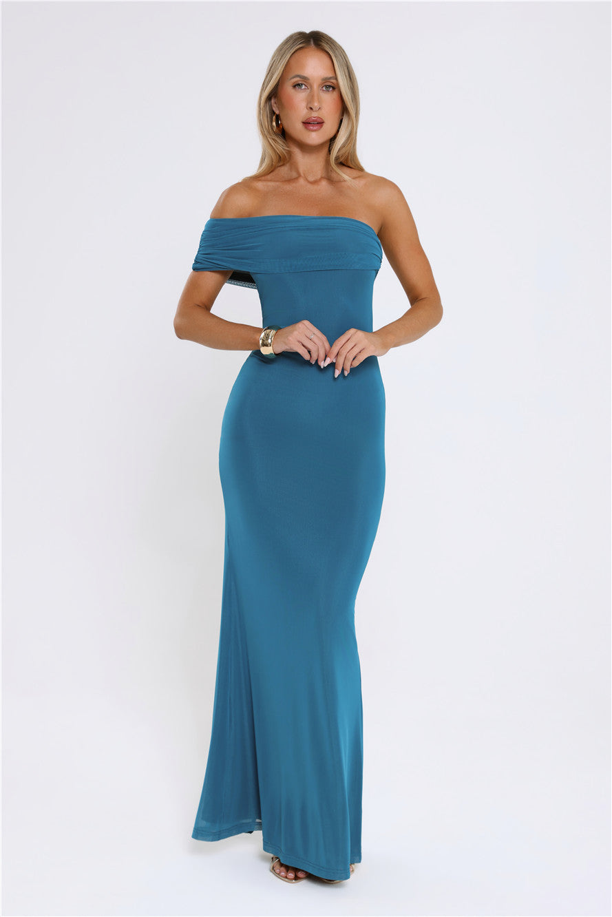 Vestido Longo Ombro a Ombro com Brilho Contemporâneo — Verde-azulado