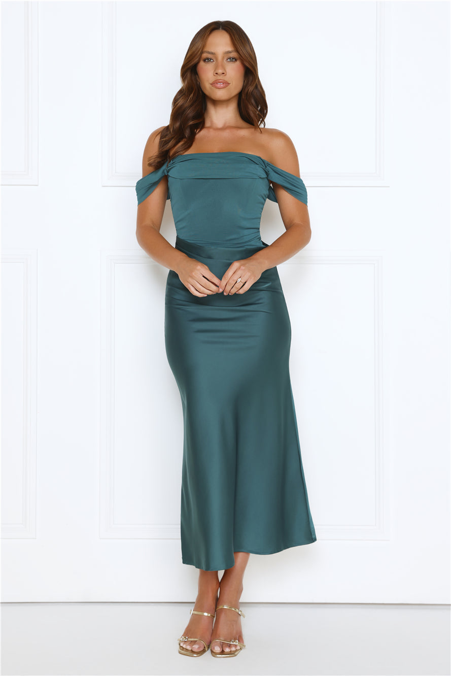 Out Tonight Edit — Vestido maxi ombro a ombro em cetim com detalhes em tule, verde-azulado