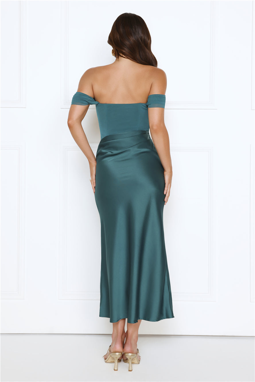 Out Tonight Edit — Vestido maxi ombro a ombro em cetim com detalhes em tule, verde-azulado