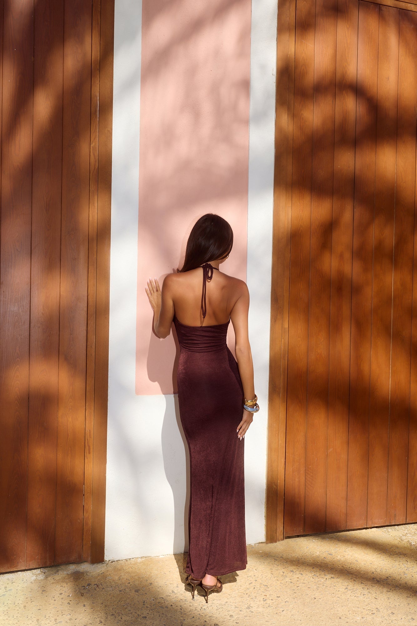 Vestido Longo Halter Luxo Refinado — Marrom