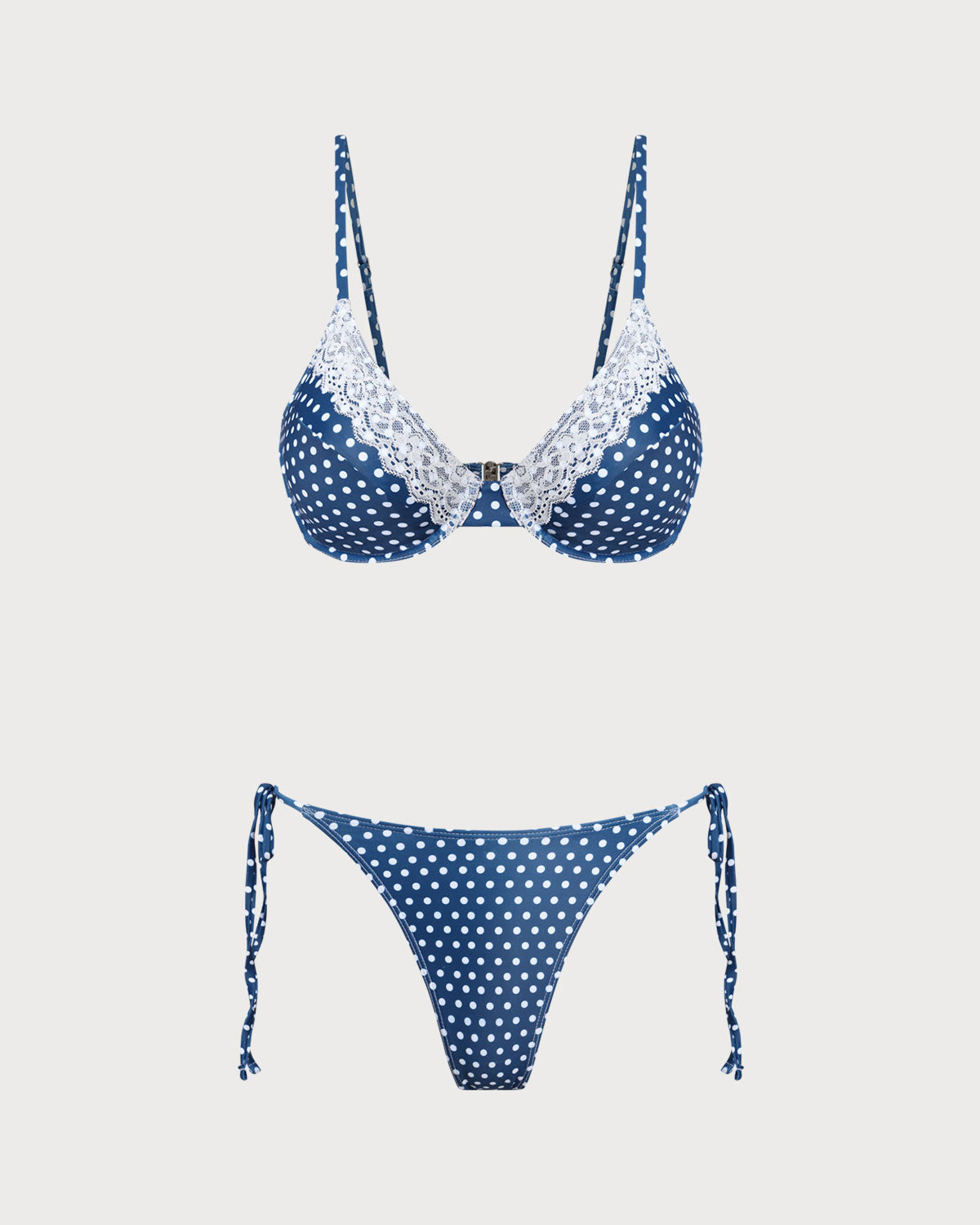 Conjunto de biquíni azul com estampa poá e top com aro