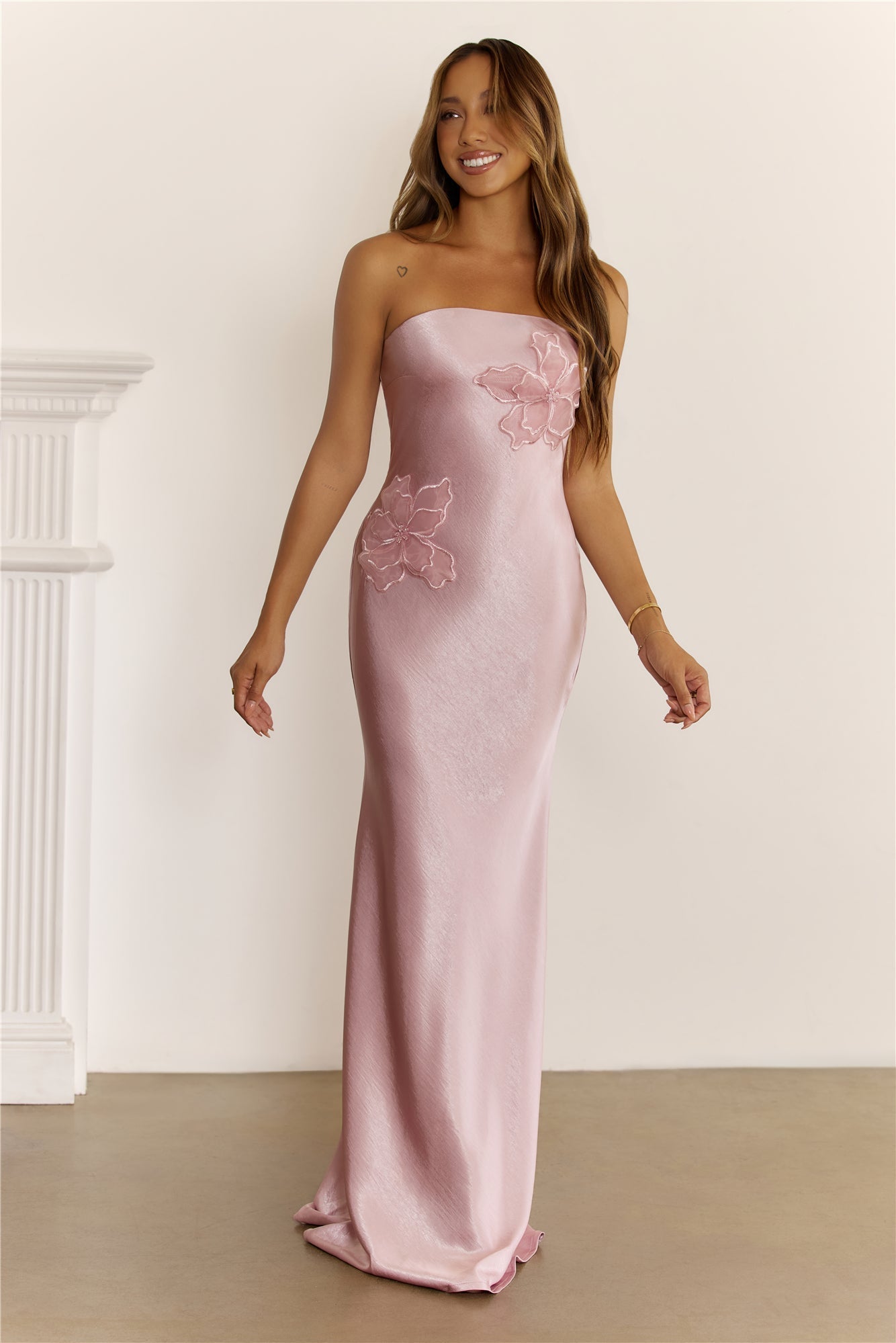 Vestido longo tomara-que-caia em cetim "Stardom Moment" — Rosa
