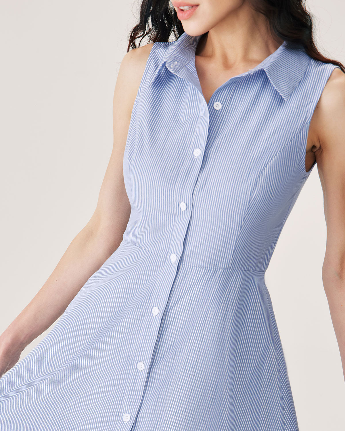 Mini-vestido listrado azul com botões