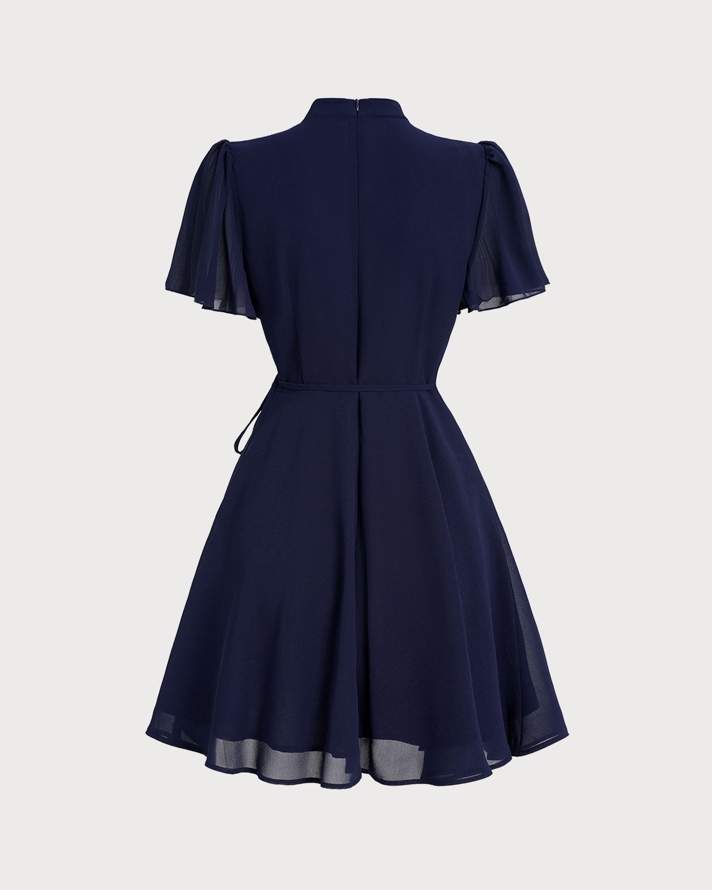Vestido curto azul com mangas borboleta