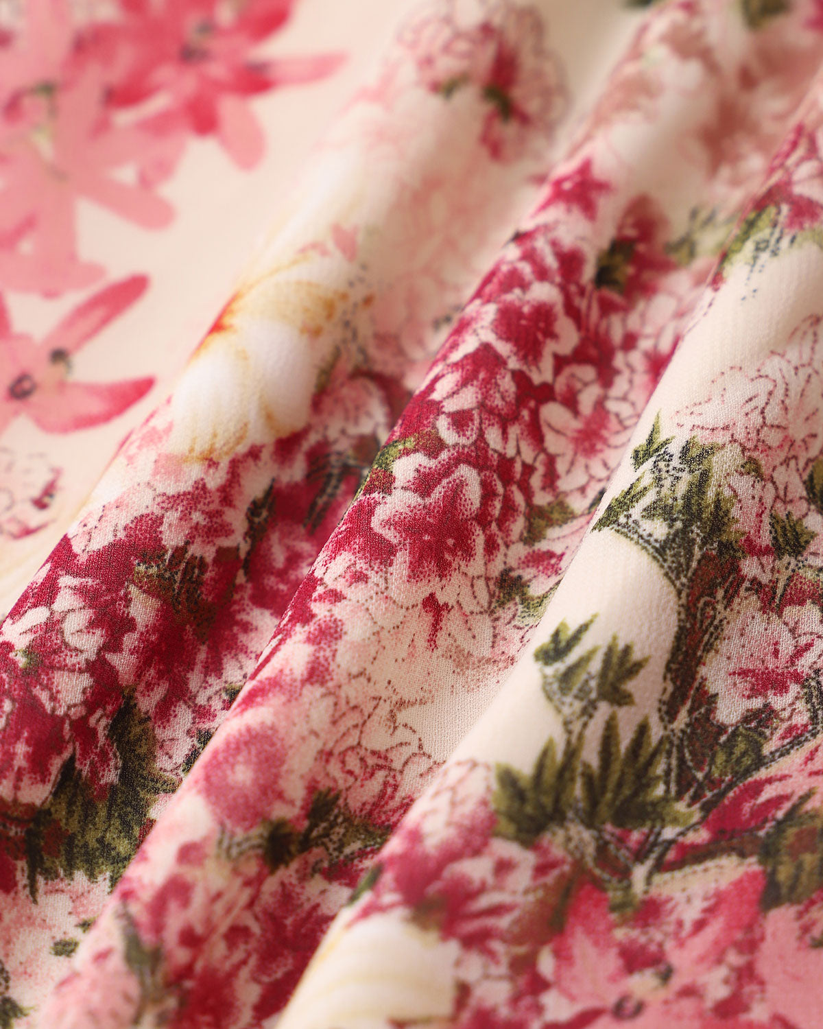 Vestido midi floral rosa com babados e alças de amarrar