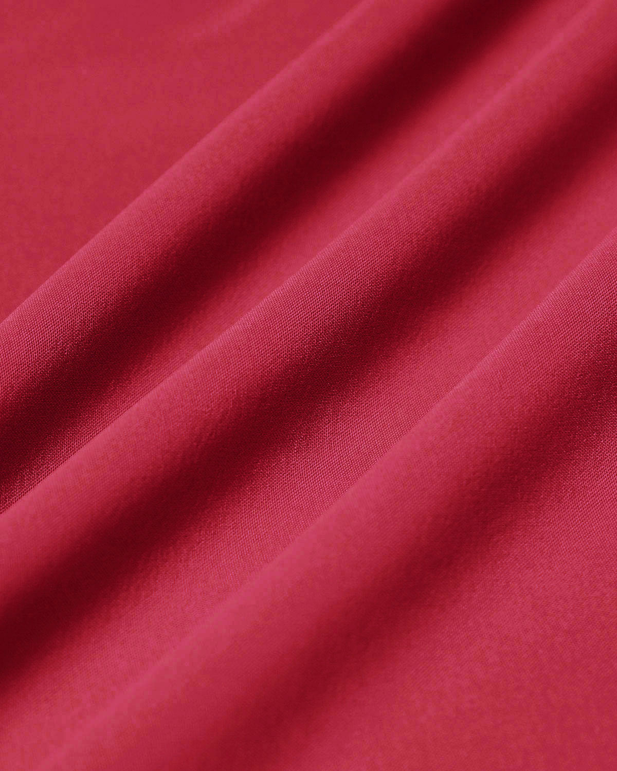 Vestido slip midi vermelho com decote quadrado e bolso