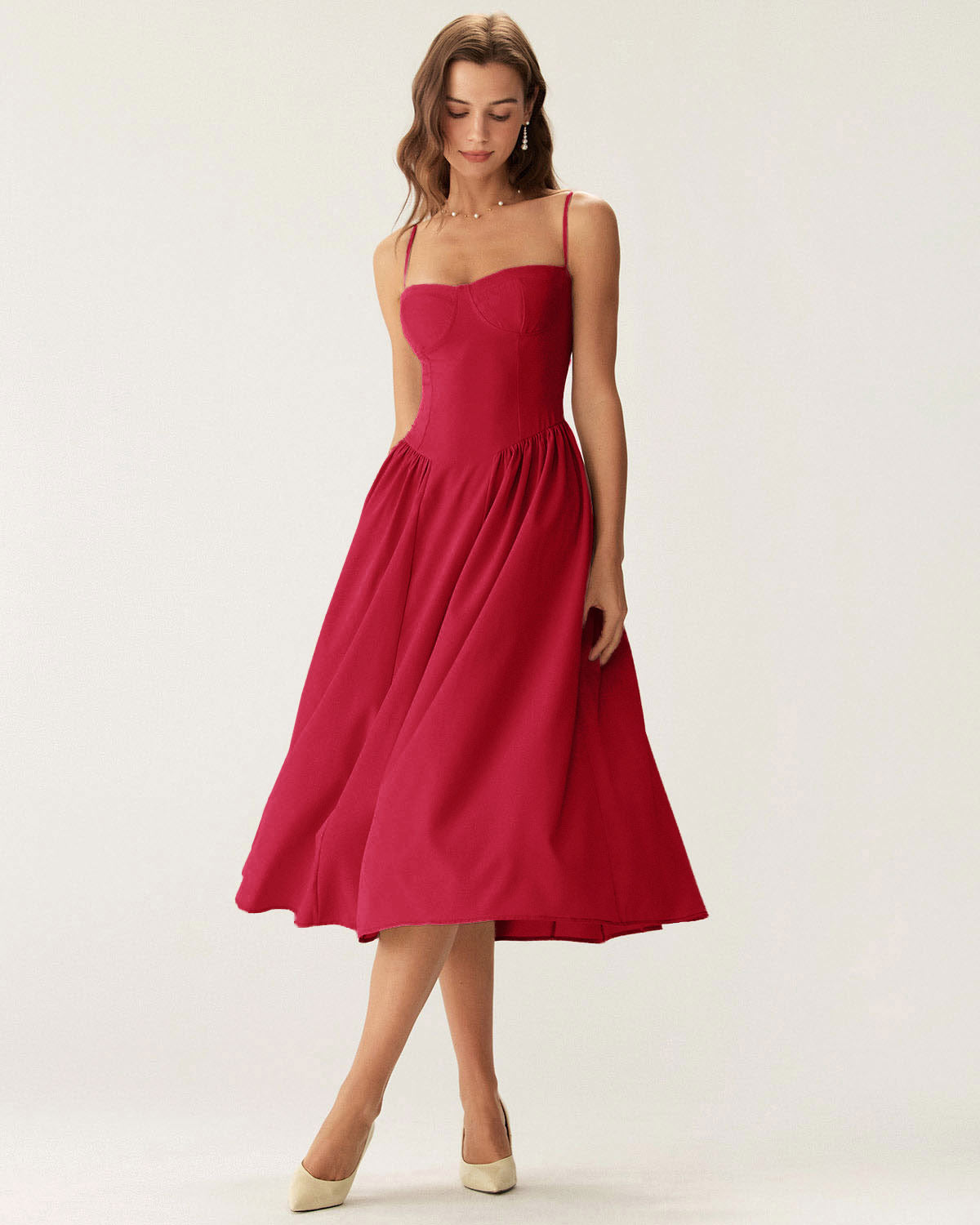 Vestido slip midi vermelho com decote quadrado e bolso