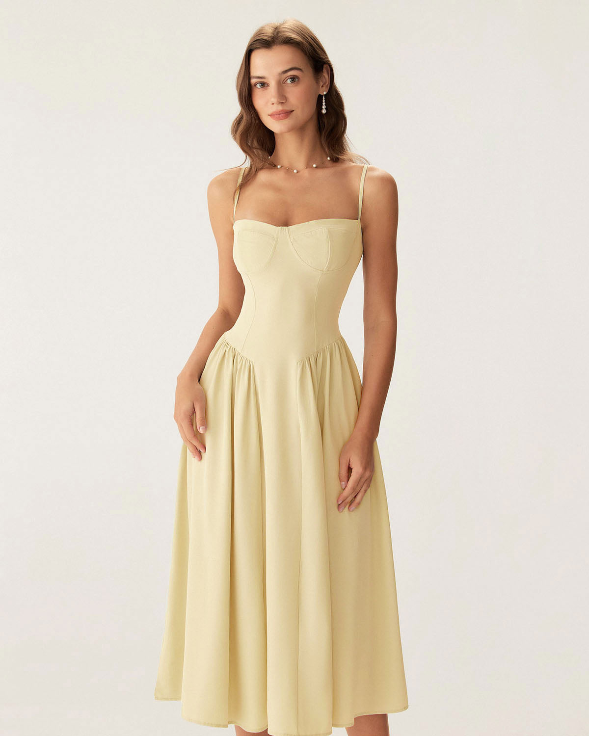 Vestido slip midi com decote quadrado e bolso — Amarelo