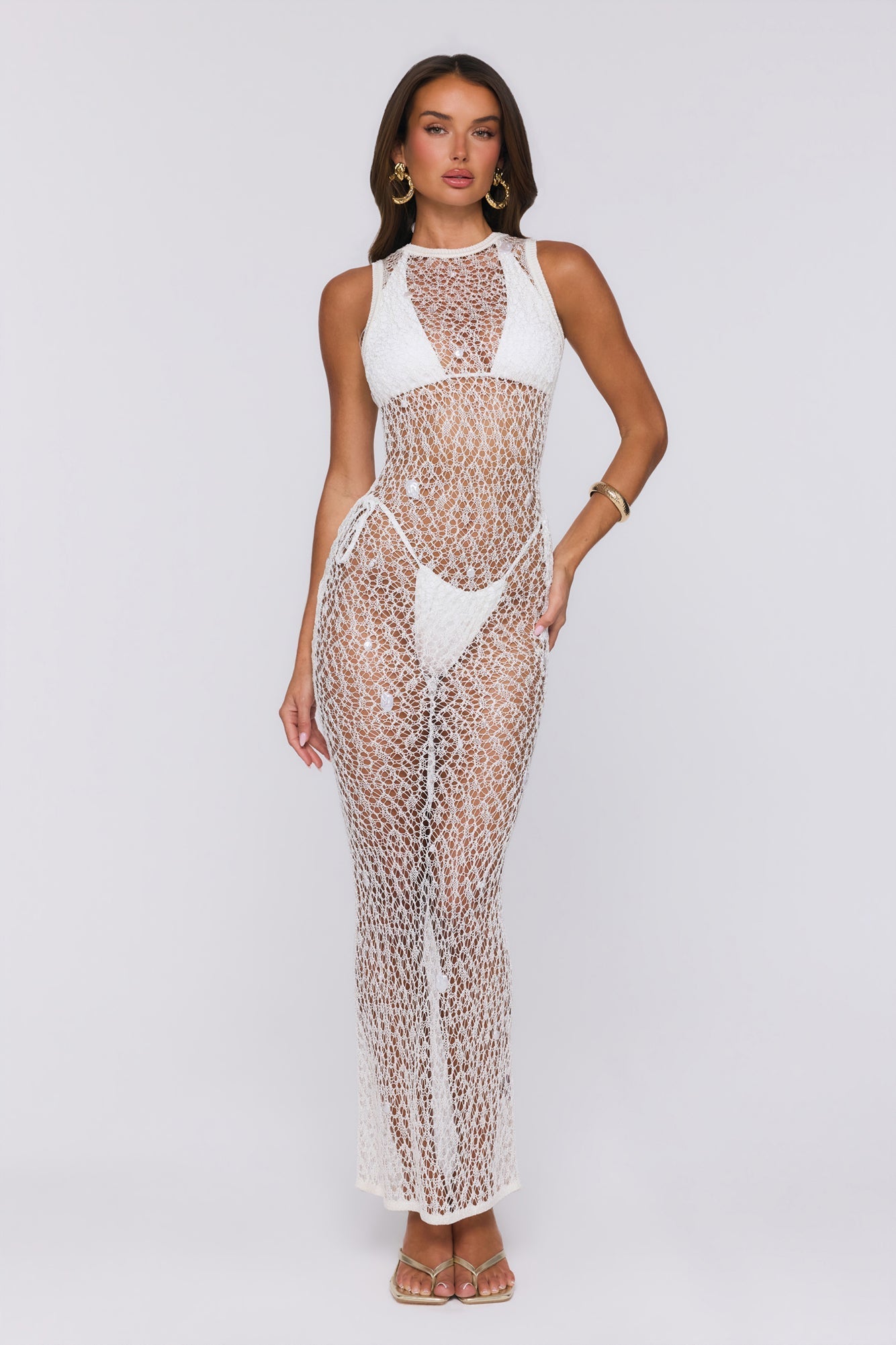 Vestido longo em crochê com pérolas e transparência — Creme
