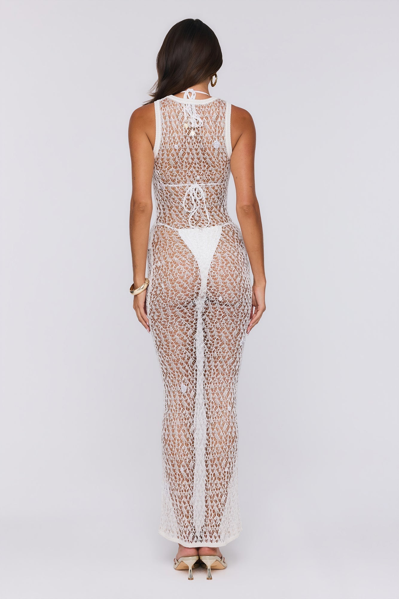 Vestido longo em crochê com pérolas e transparência — Creme