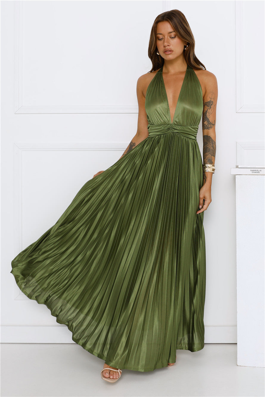 Vestido longo plissado com decote halter cintilante — Verde-oliva