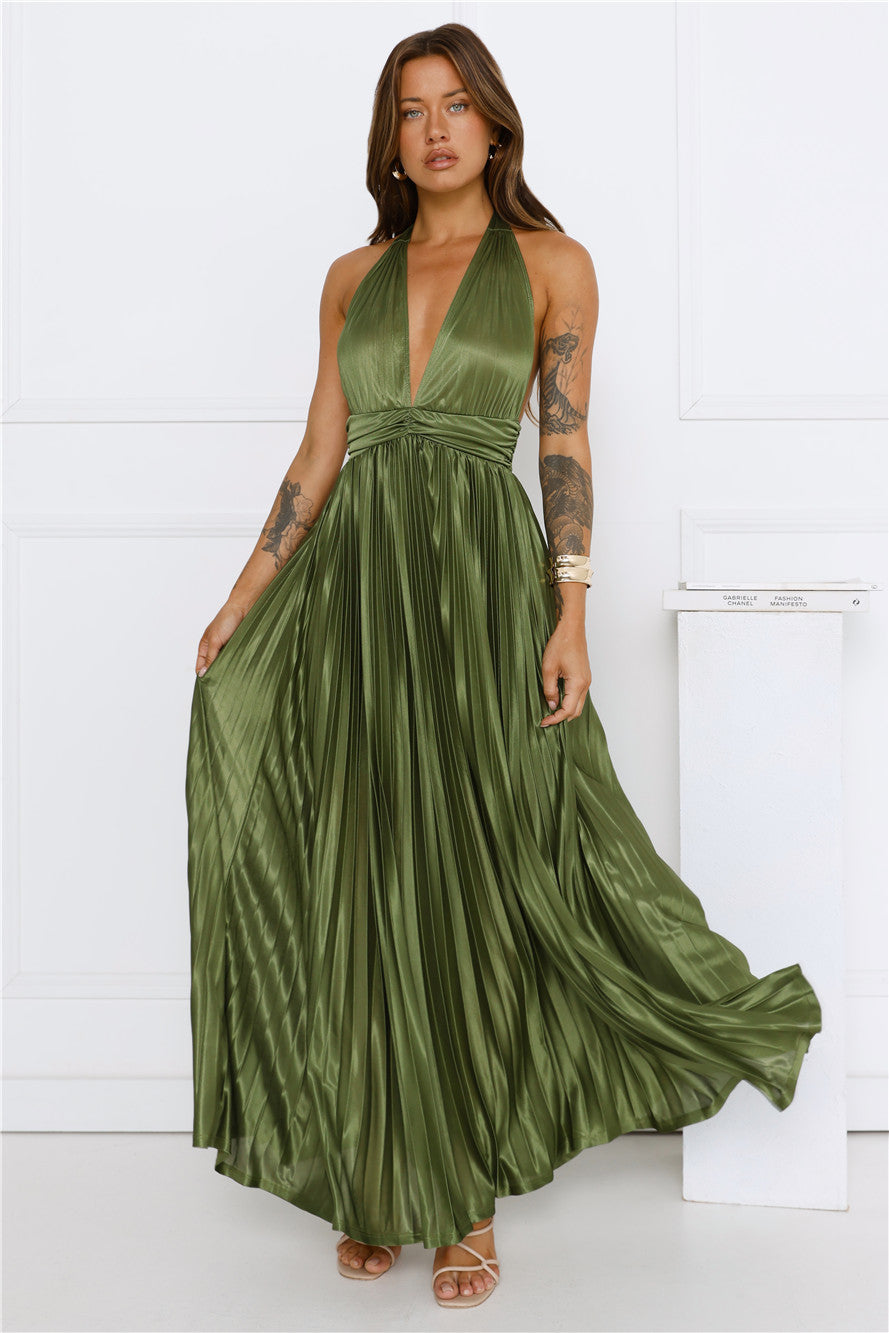 Vestido longo plissado com decote halter cintilante — Verde-oliva