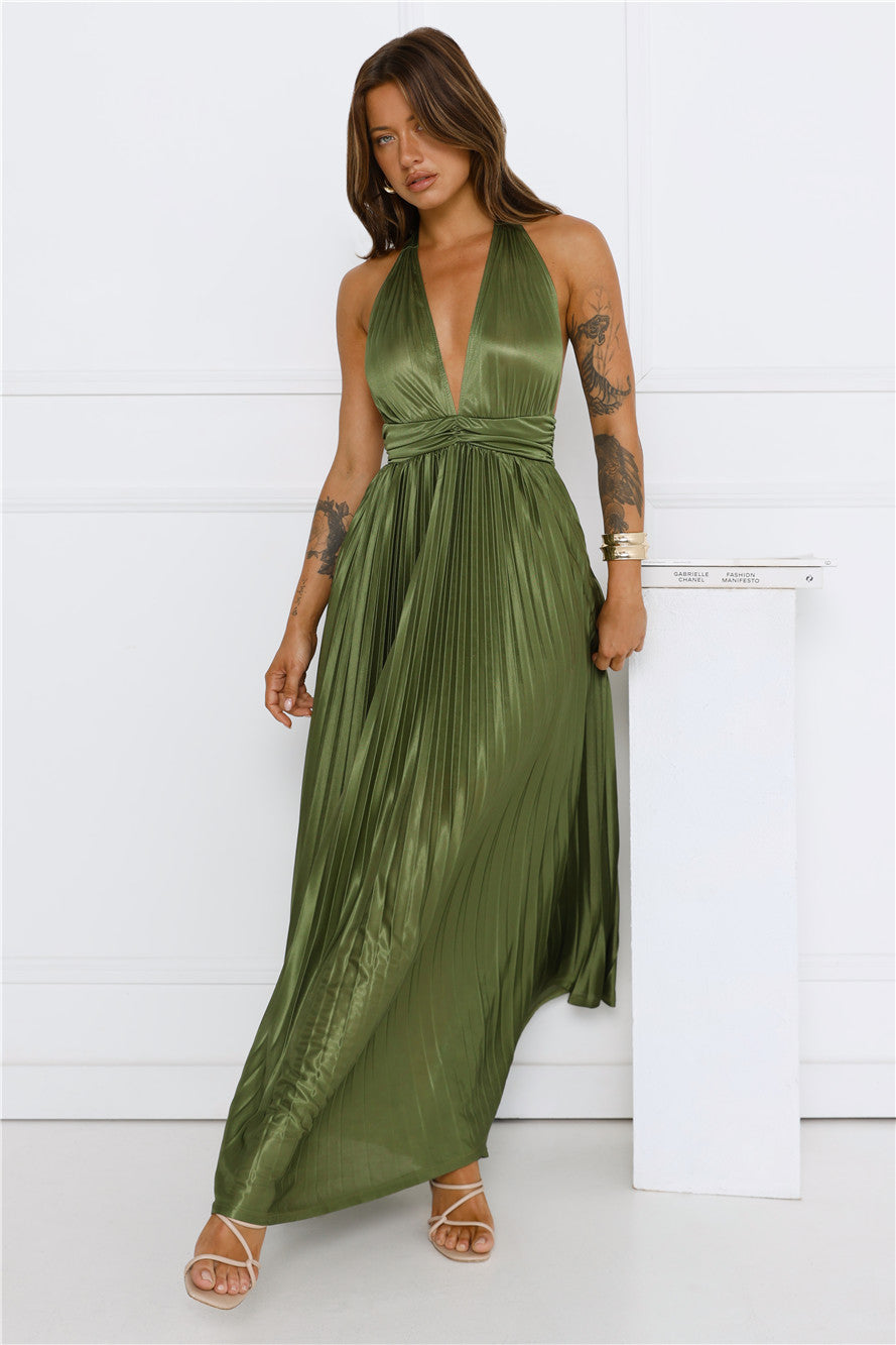 Vestido longo plissado com decote halter cintilante — Verde-oliva