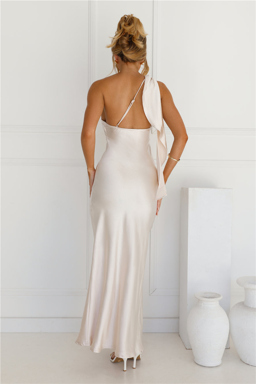 Romantic Tales — Vestido longo de cetim de um ombro só — Champanhe
