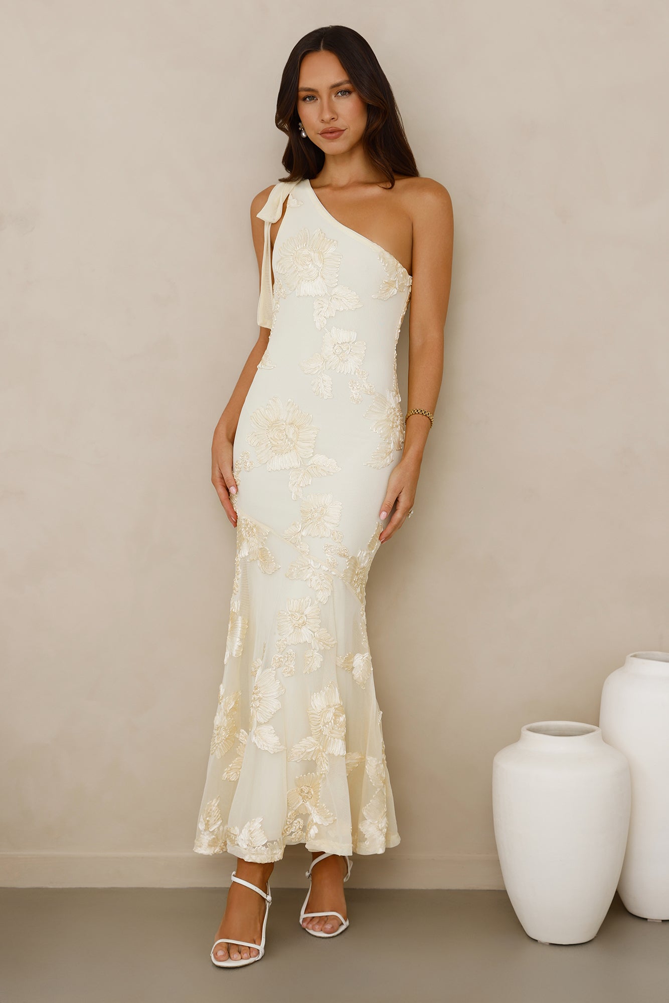 Vestido longo Glossy Girl em tule com um ombro só — Amarelo