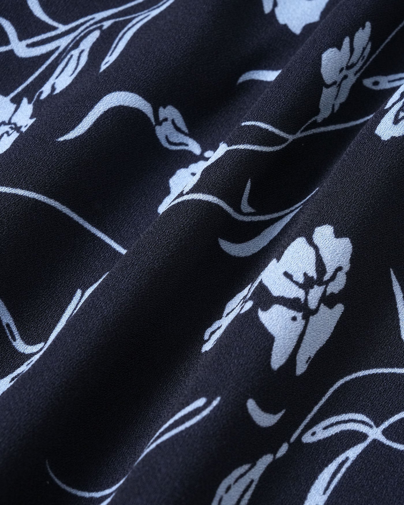 Vestido mini floral com decote coração — Marinho