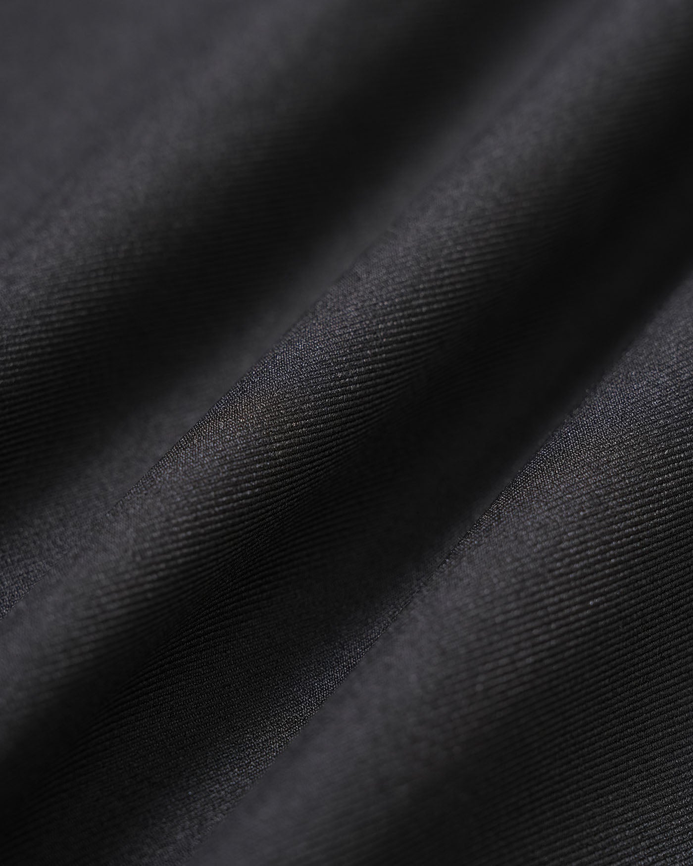 Vestido midi evasê com cinto — Preto