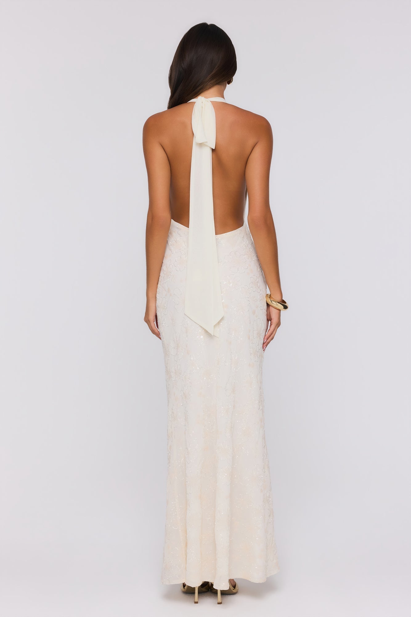 Bling It Babe Vestido longo com decote halter e aplicações de miçangas — Creme
