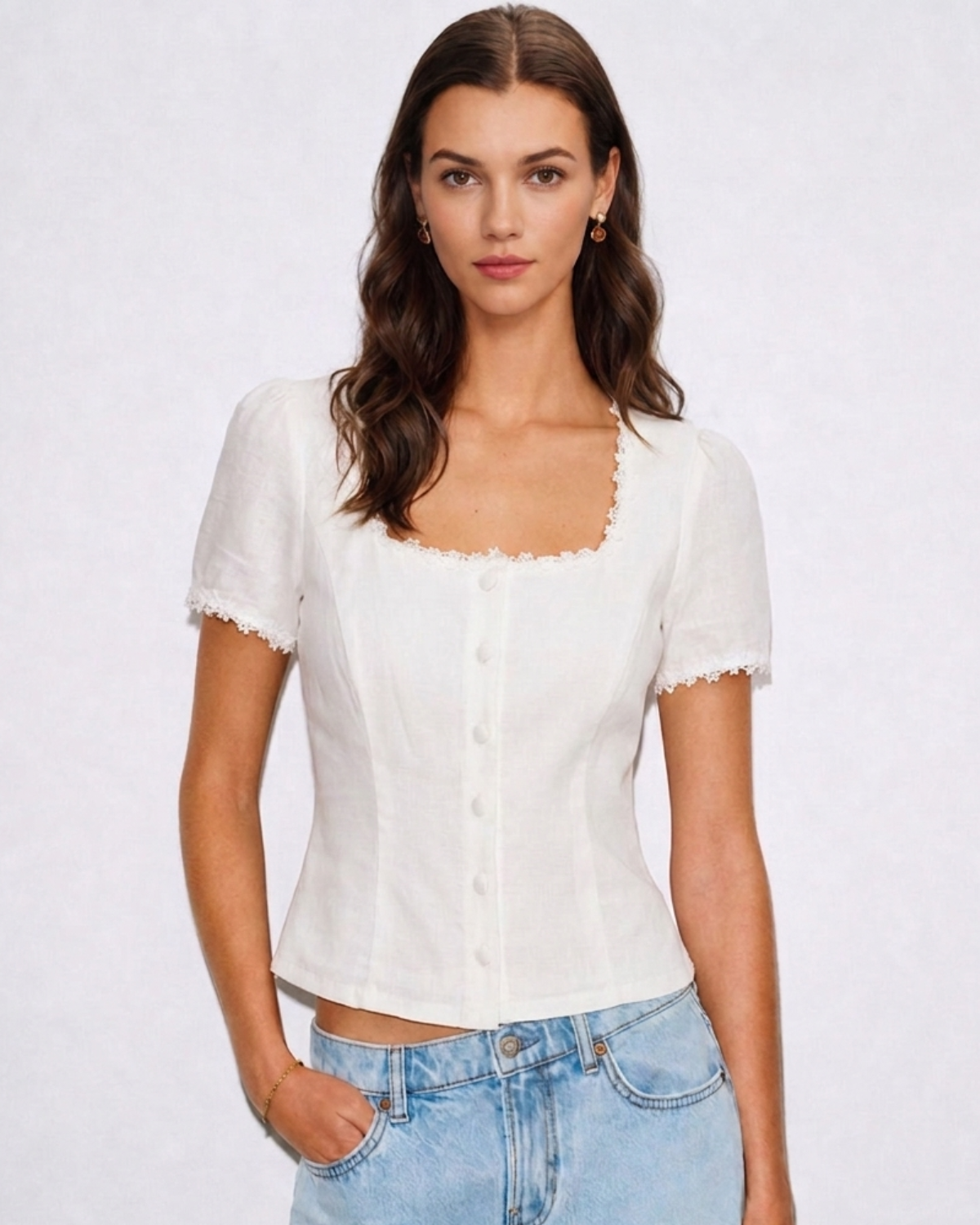 Blusa de renda com decote quadrado e botões — Branco