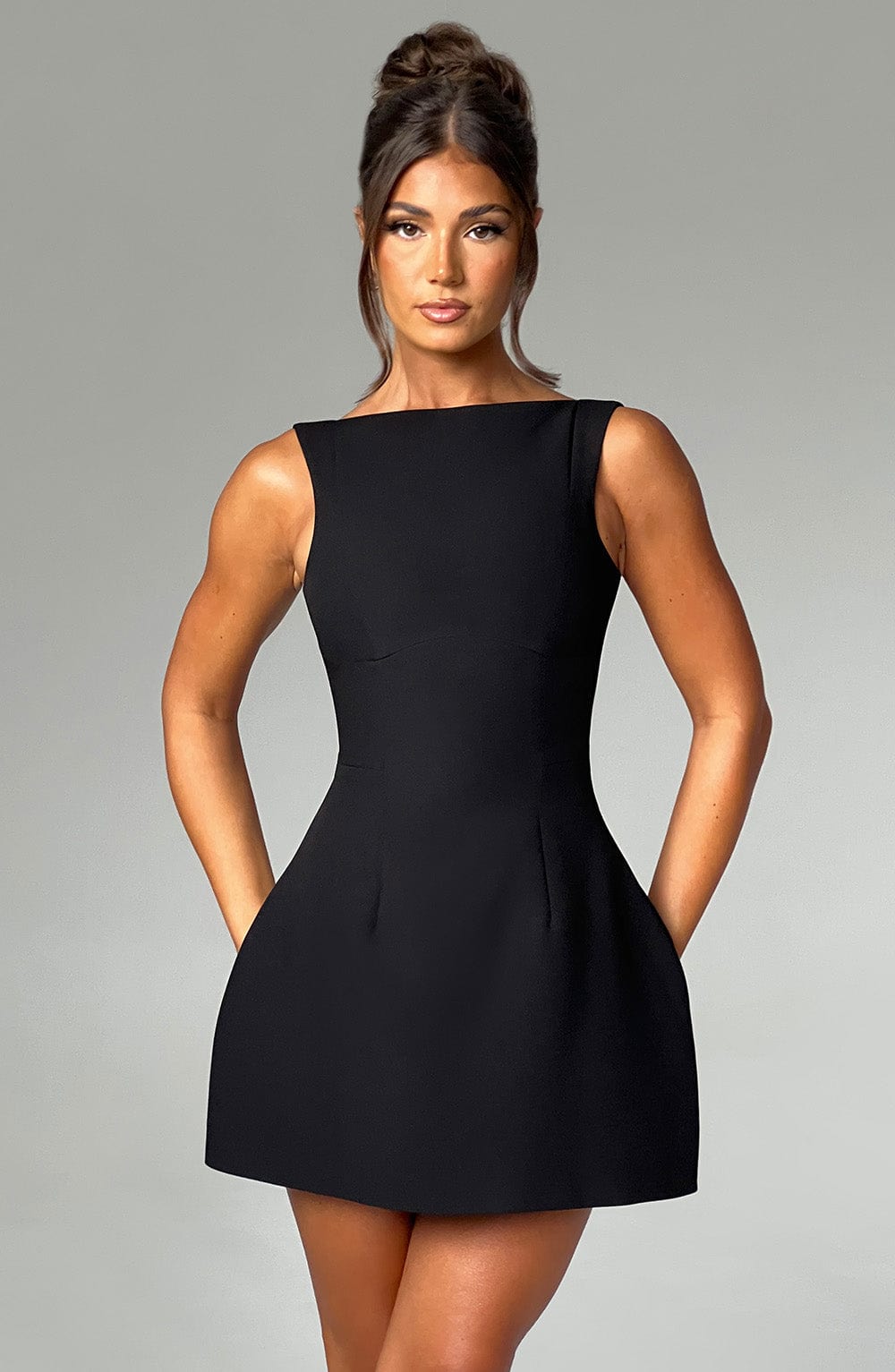 Vestido Curto Alana - Preto