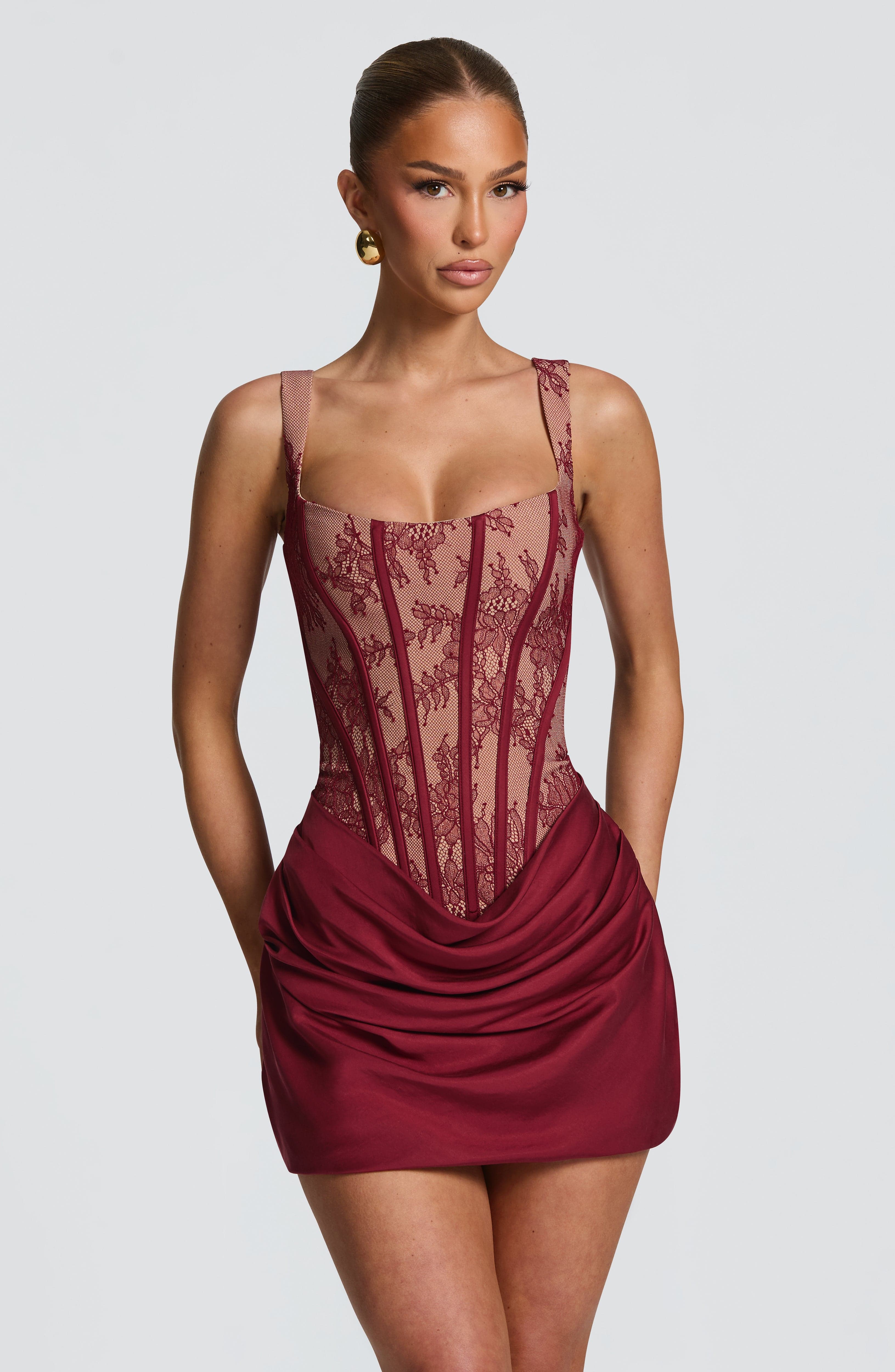 Vestido Curto Cornelia em Renda Borgonha