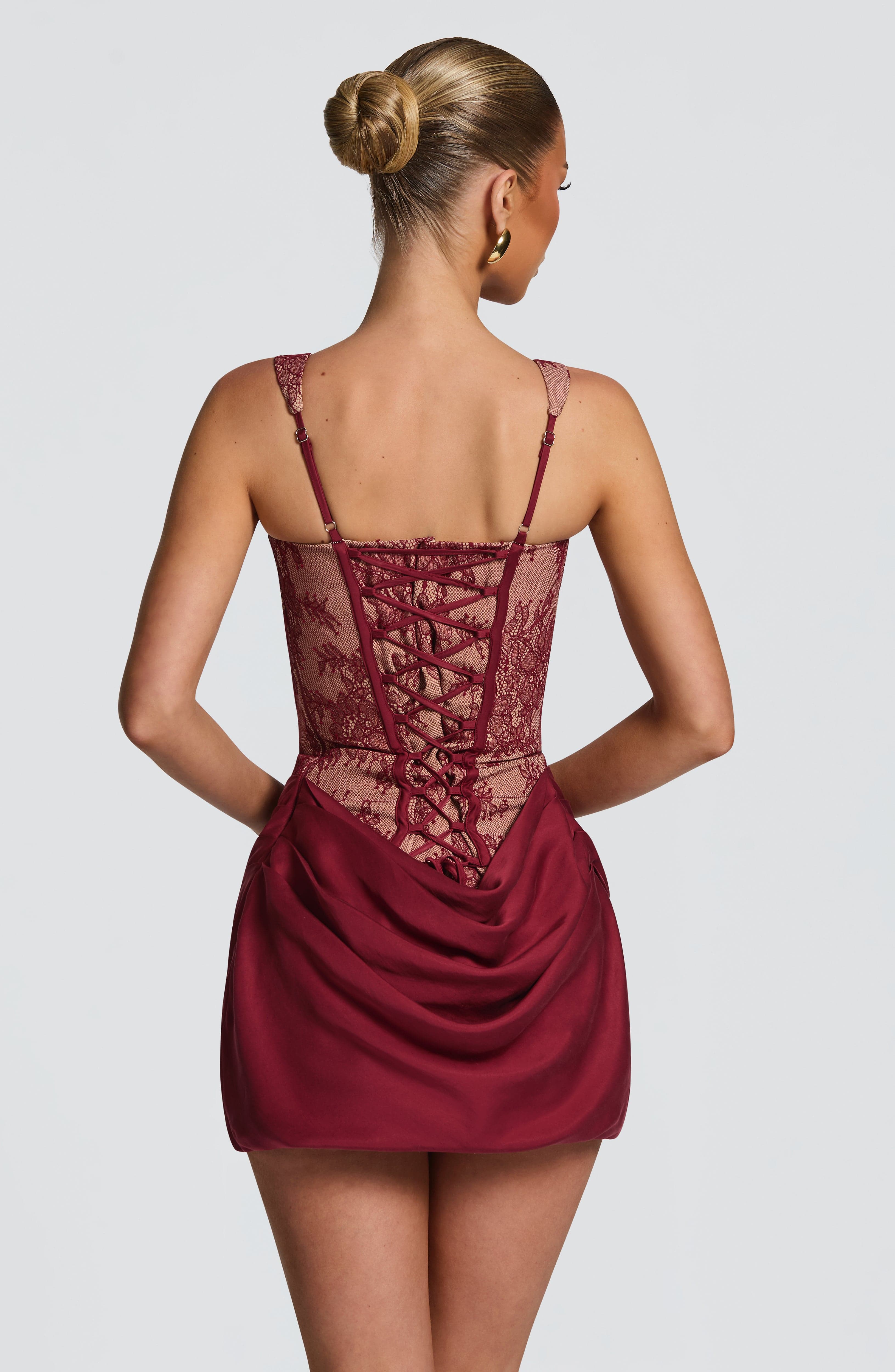 Vestido Curto Cornelia em Renda Borgonha