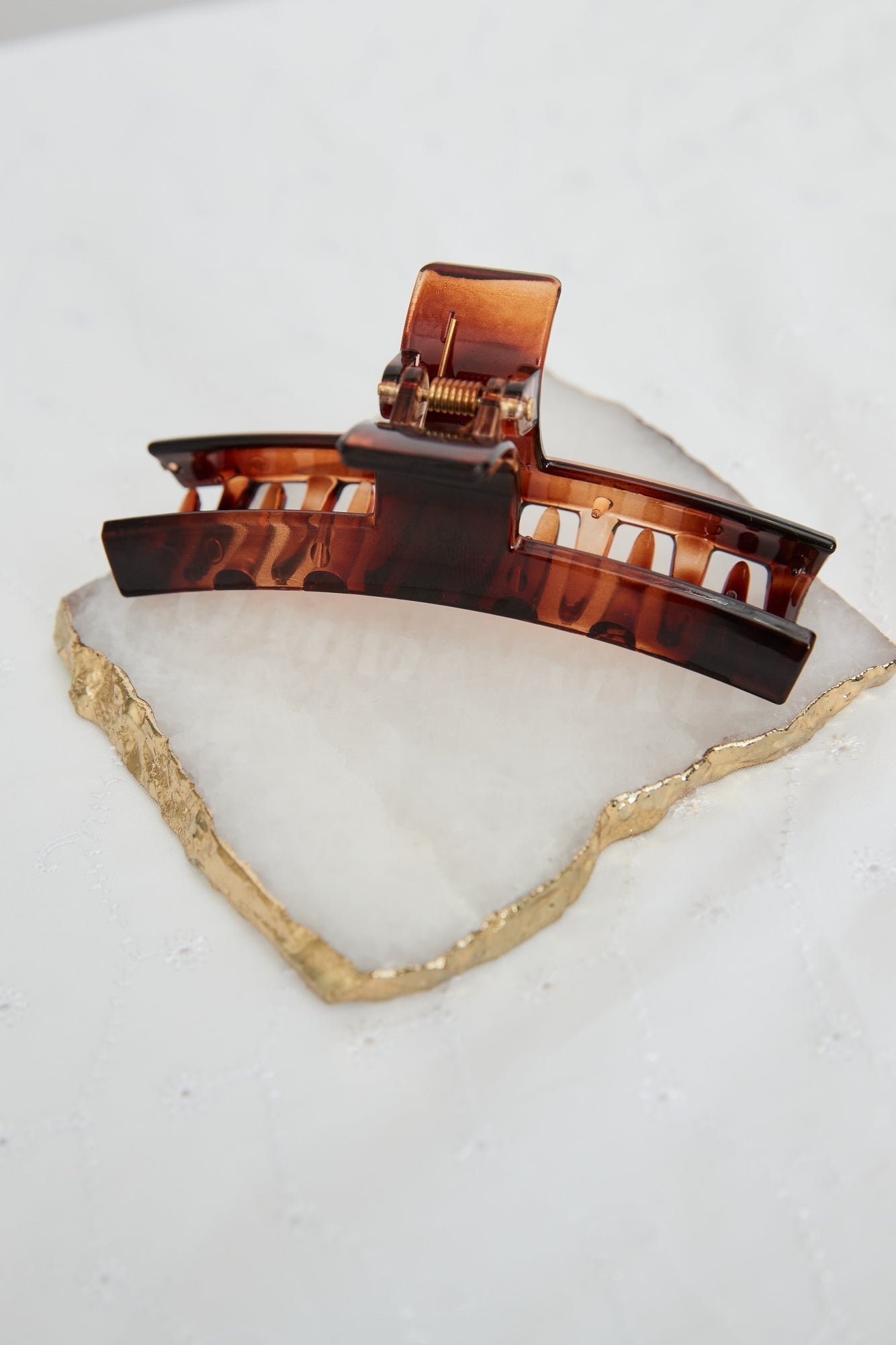 Finer Things Presilha em Garra para Cabelo — Marrom
