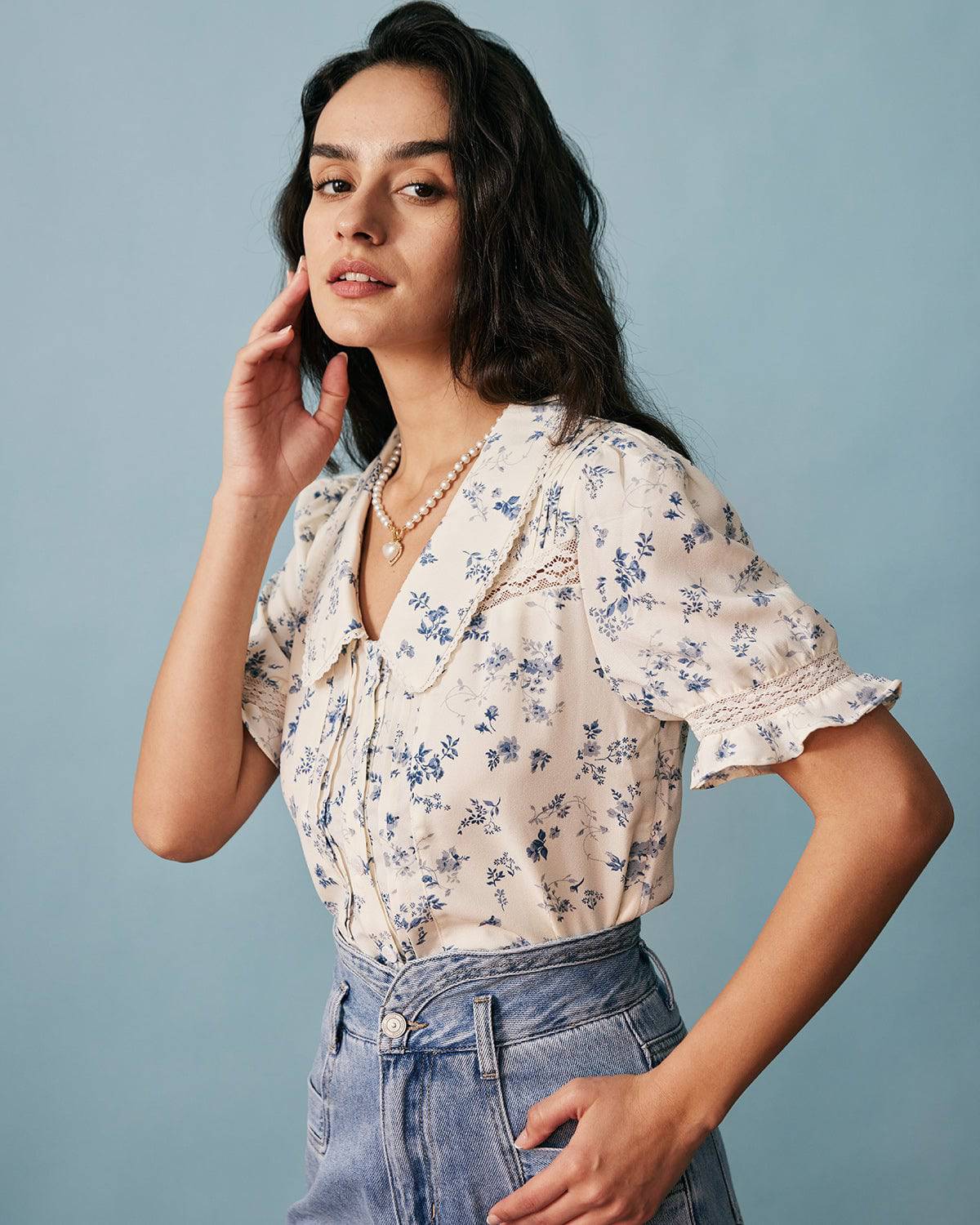 Camisa Floral Plissada com Detalhe em Renda