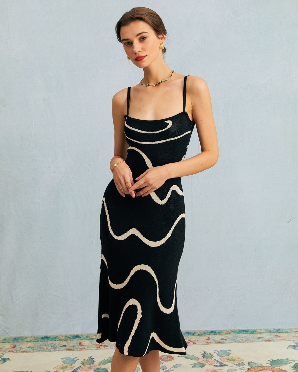 Vestido midi em tricot com barra sereia ondulada — Preto