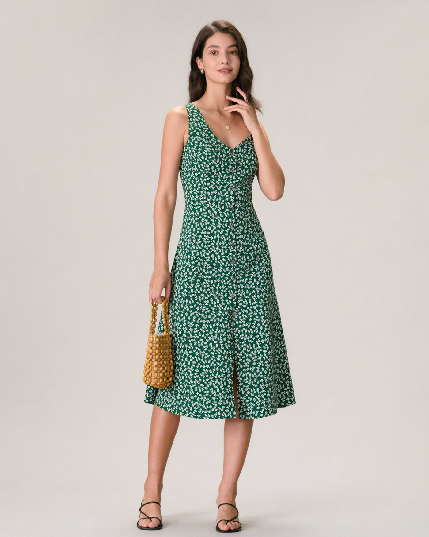 Vestido midi floral verde com decote em V e botões