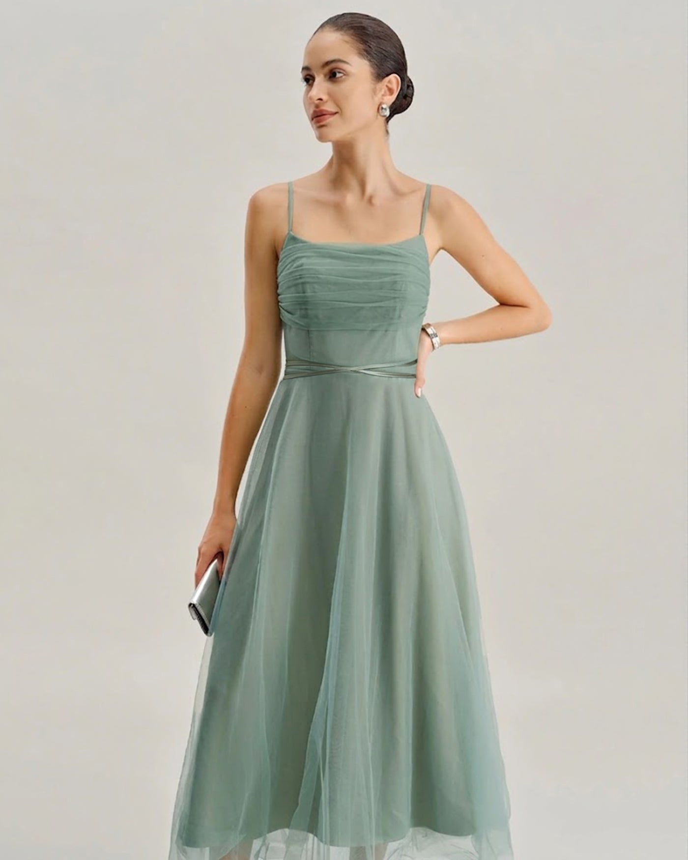 Vestido midi slip fluido em tule verde