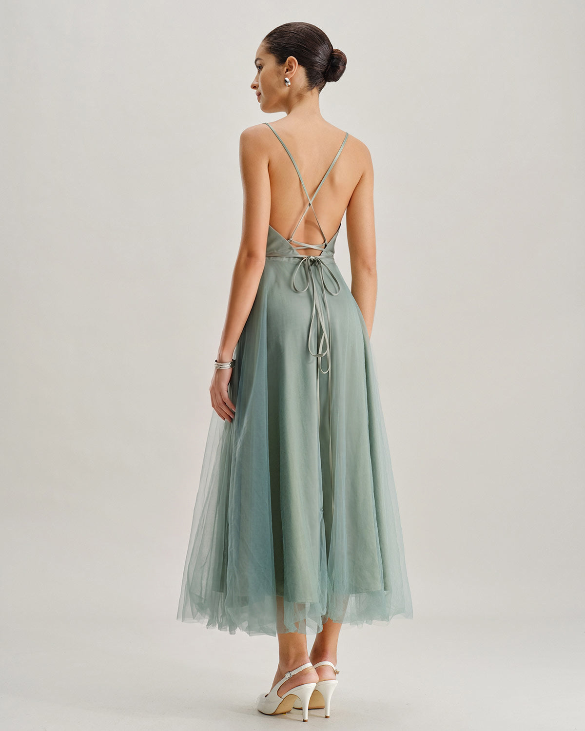 Vestido midi slip fluido em tule verde
