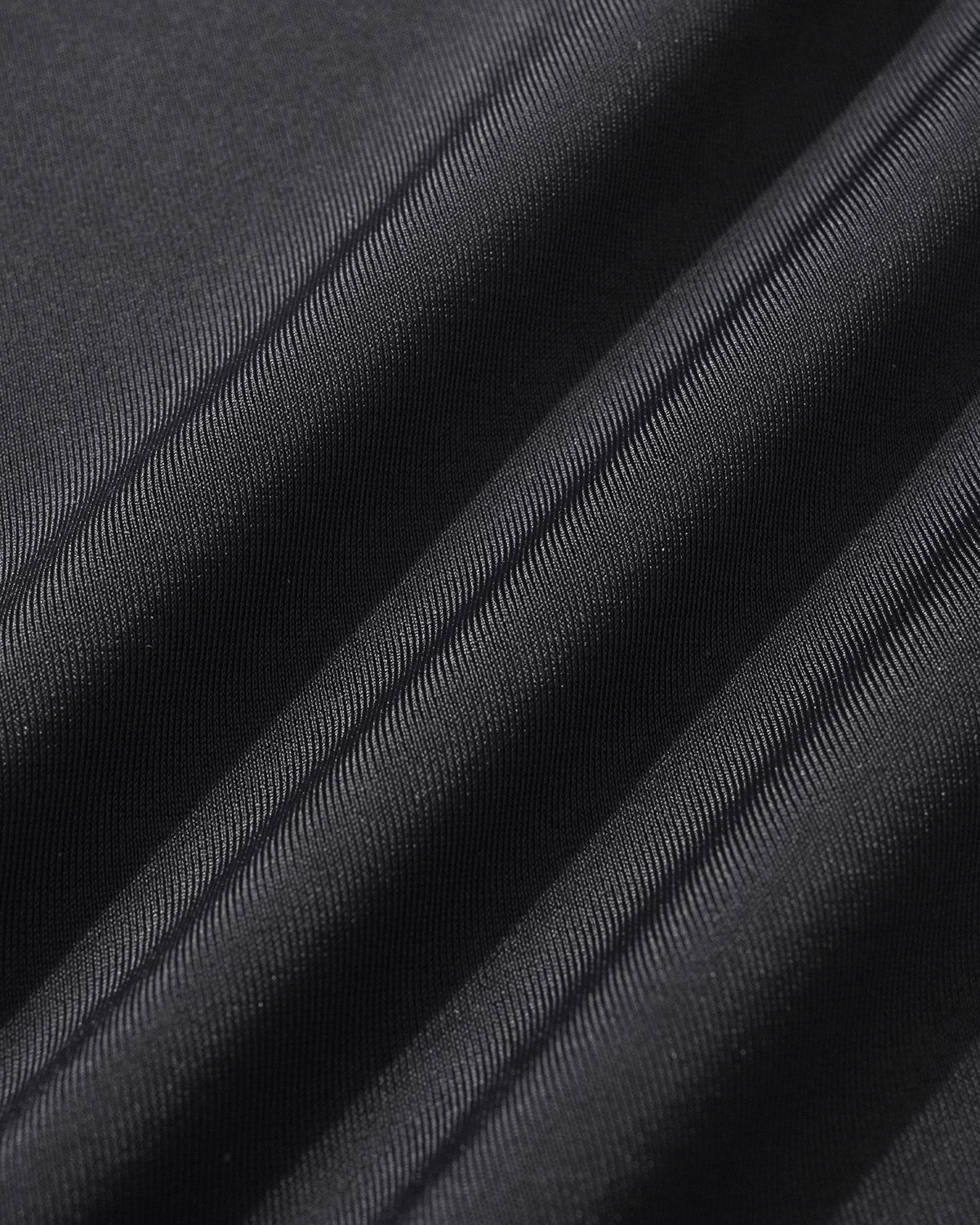 Maiô Preto com Decote em V e Detalhe Contrastante