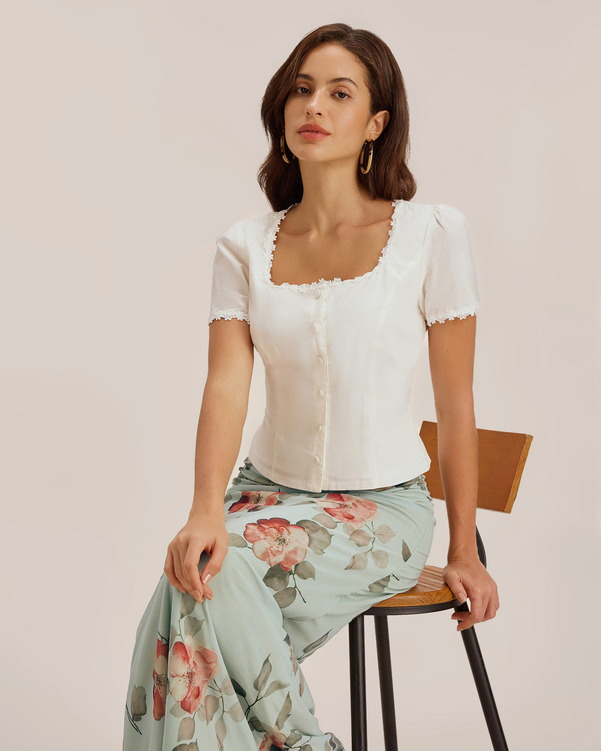 Blusa de renda com decote quadrado e botões — Branco