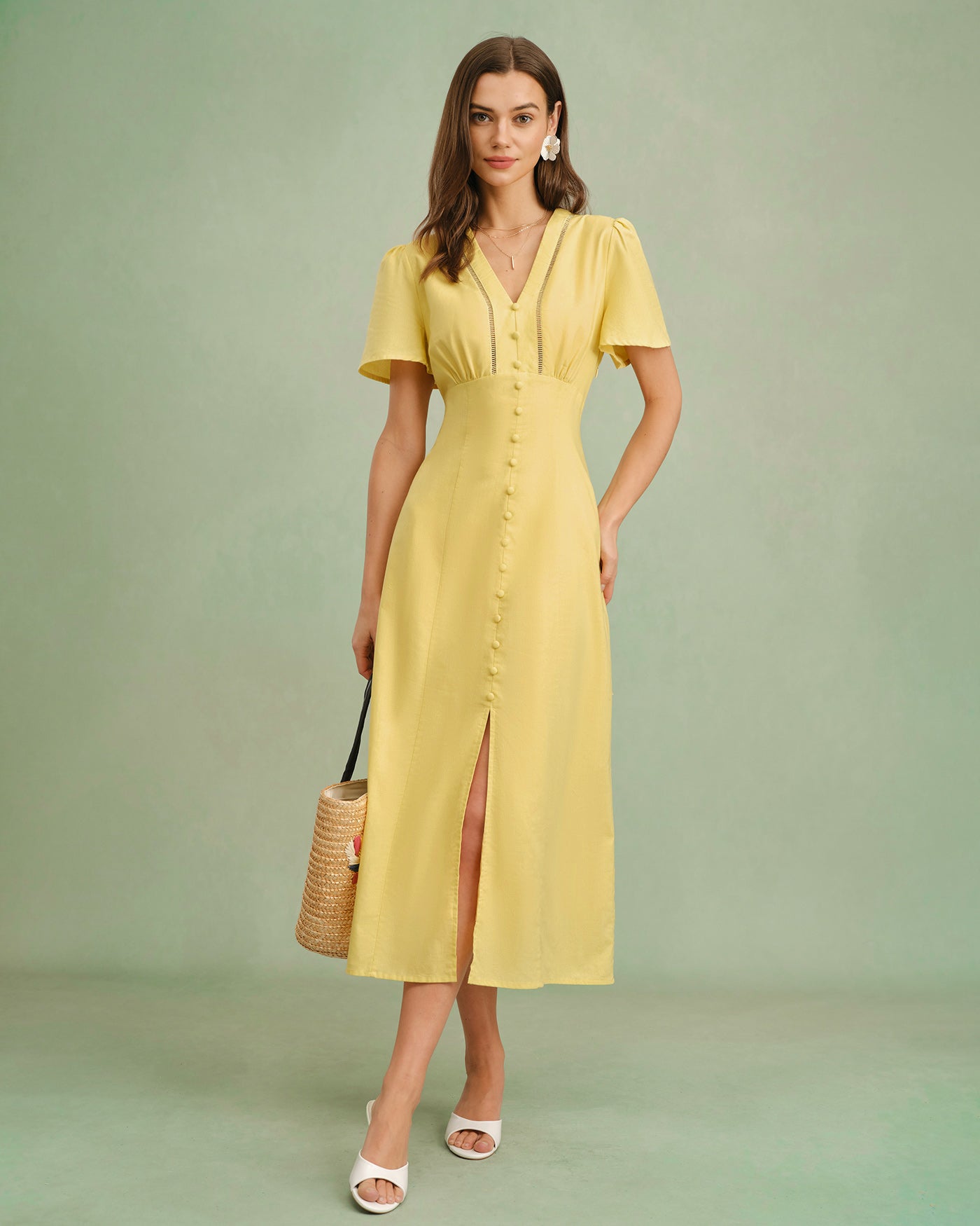 Vestido midi amarelo com decote em V e botões frontais