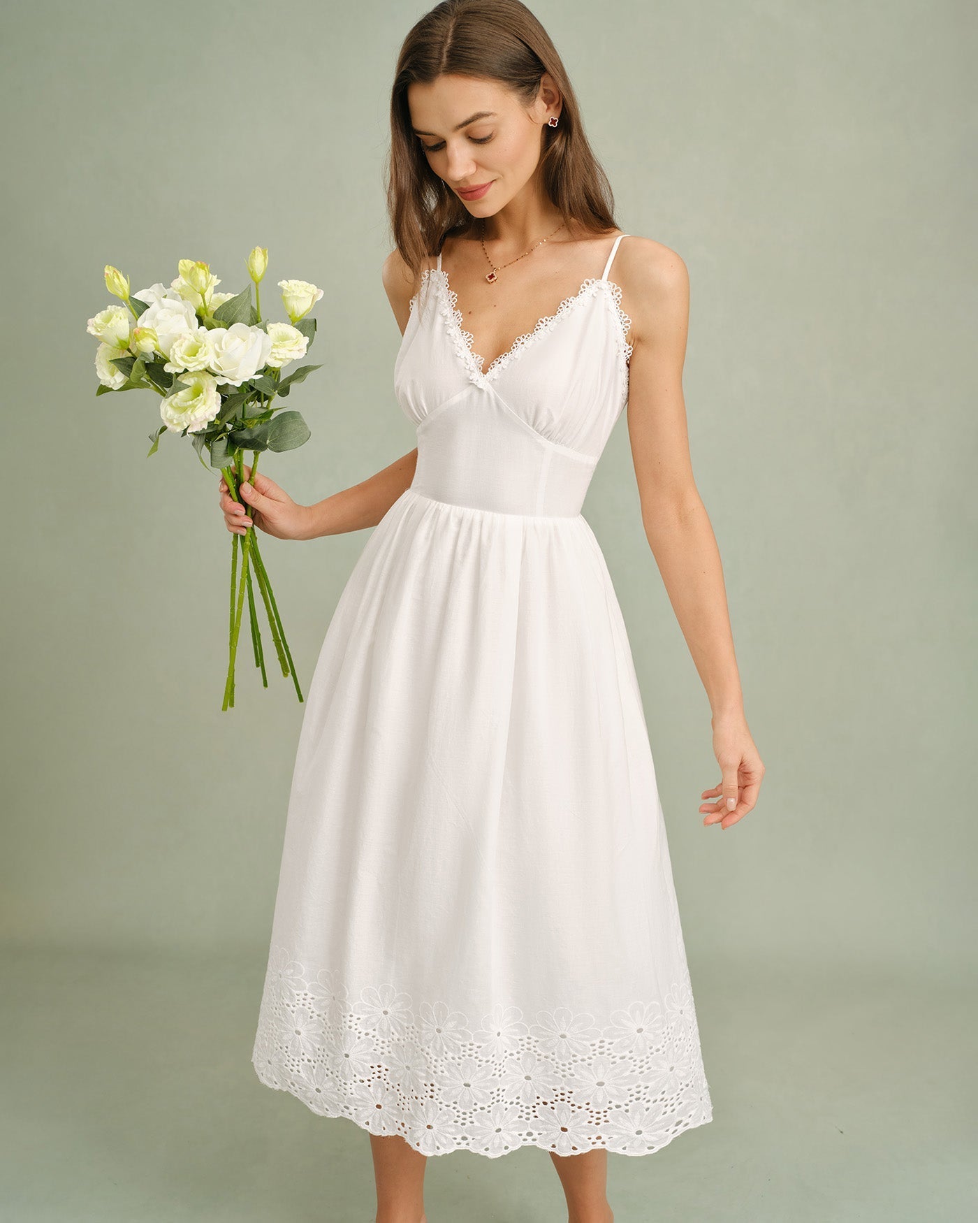 Vestido Slip Midi de Renda Branco com Alças Cruzadas em X