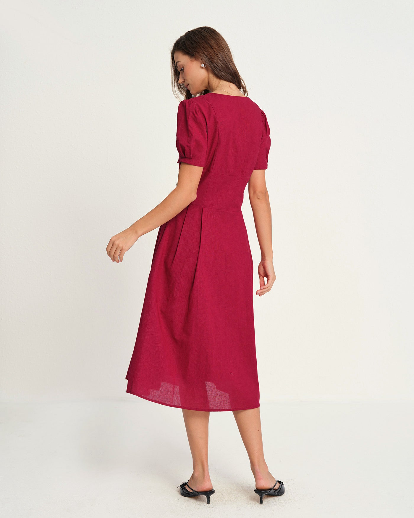 Vestido midi vermelho com decote em V