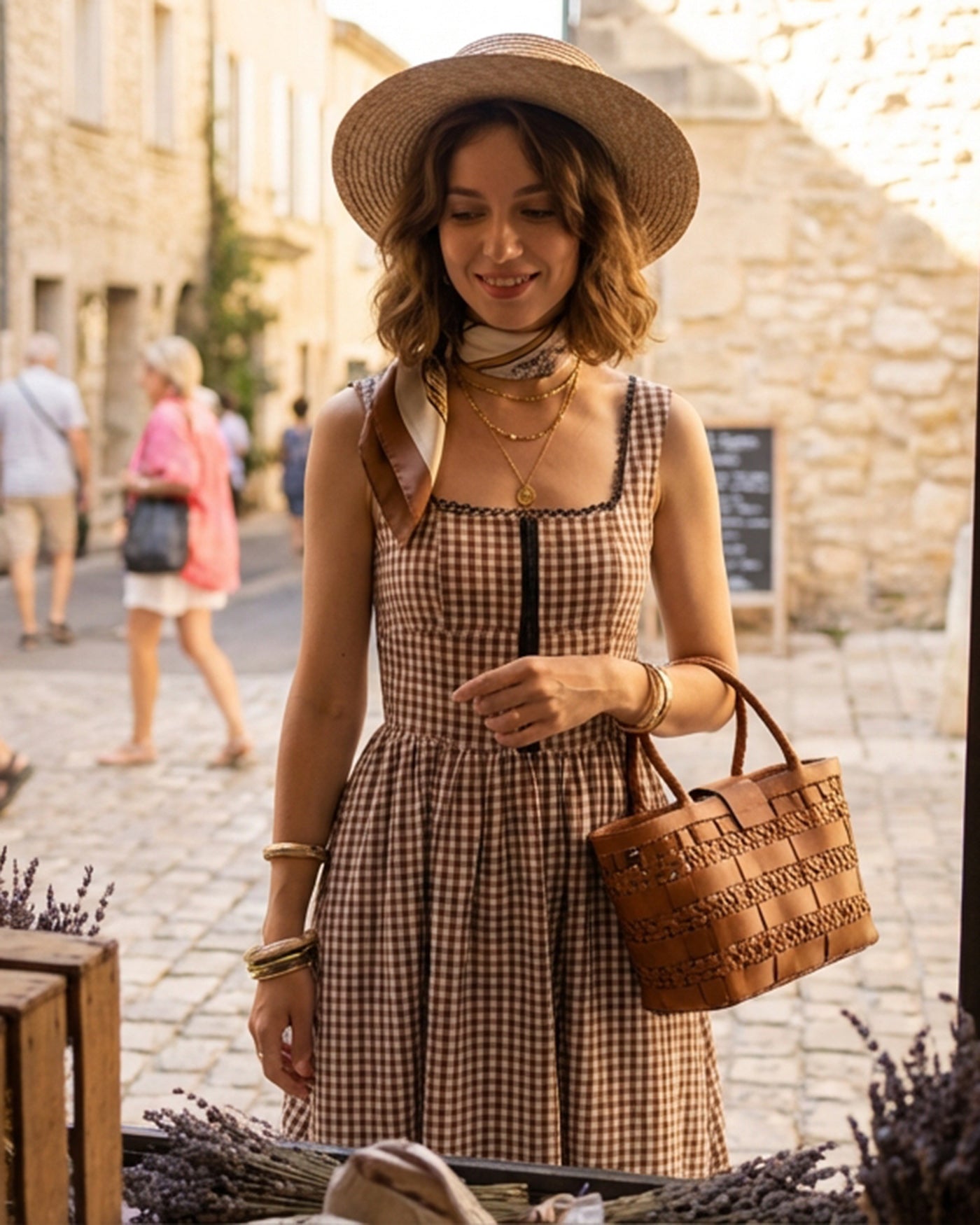Vestido midi xadrez marrom sem mangas