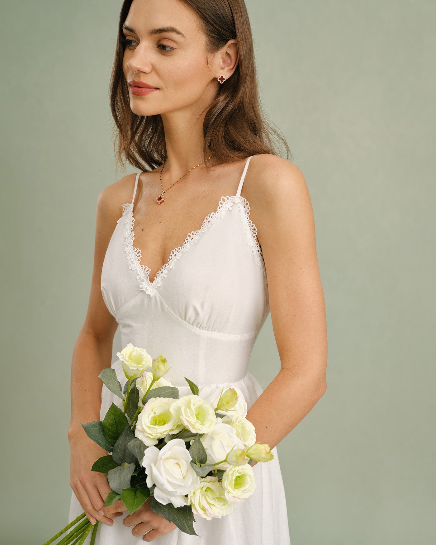 Vestido Slip Midi de Renda Branco com Alças Cruzadas em X