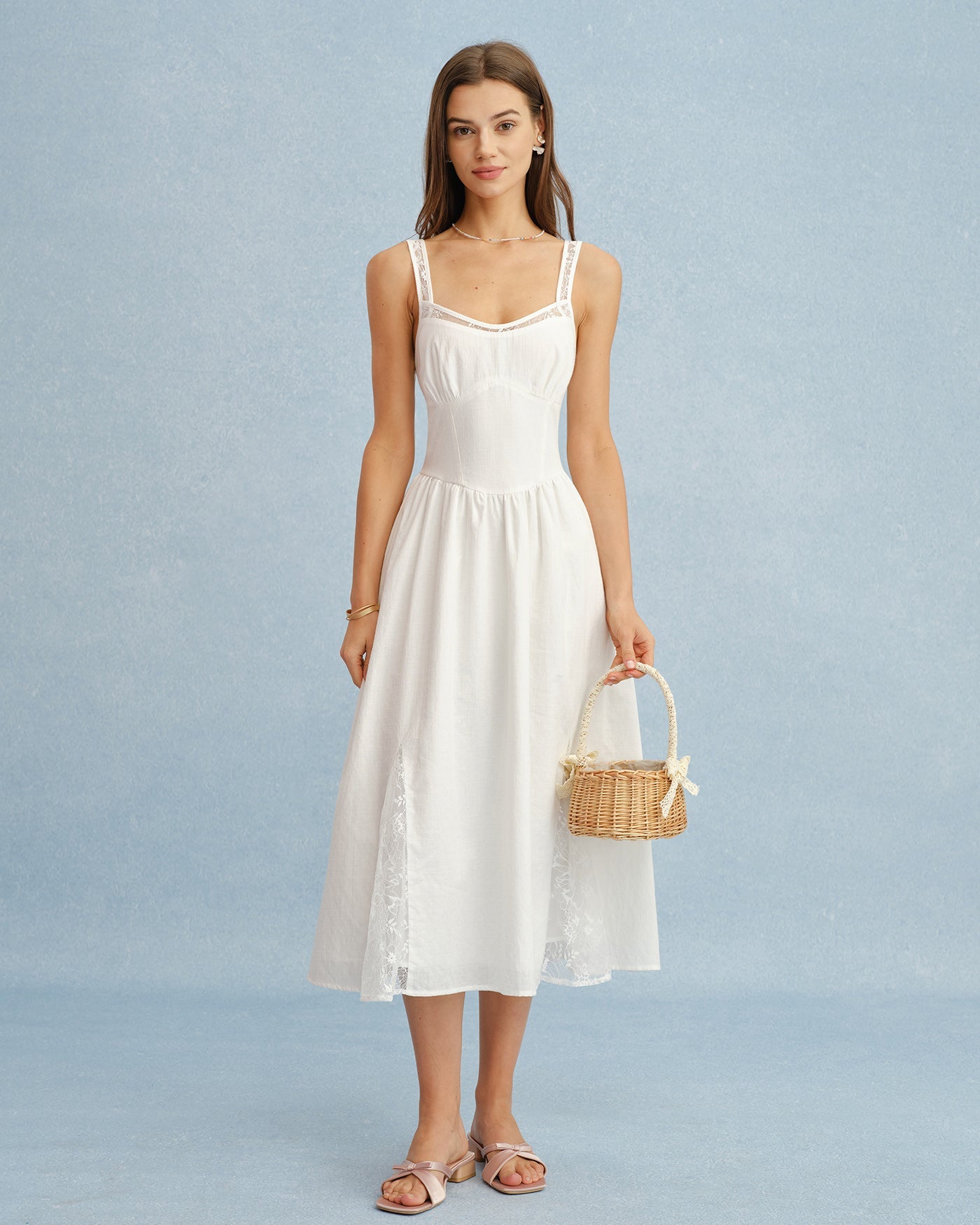 Vestido Midi Branco com Recortes em Renda e Franzidos