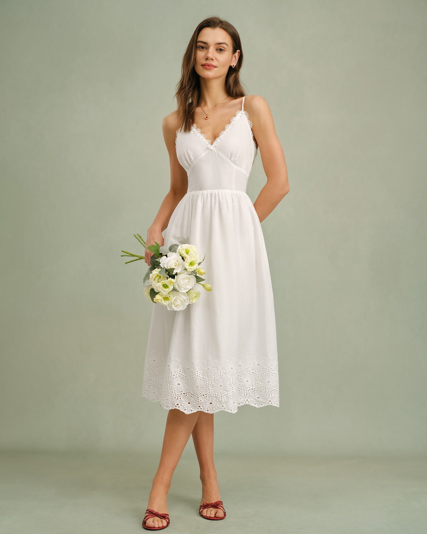Vestido Slip Midi de Renda Branco com Alças Cruzadas em X