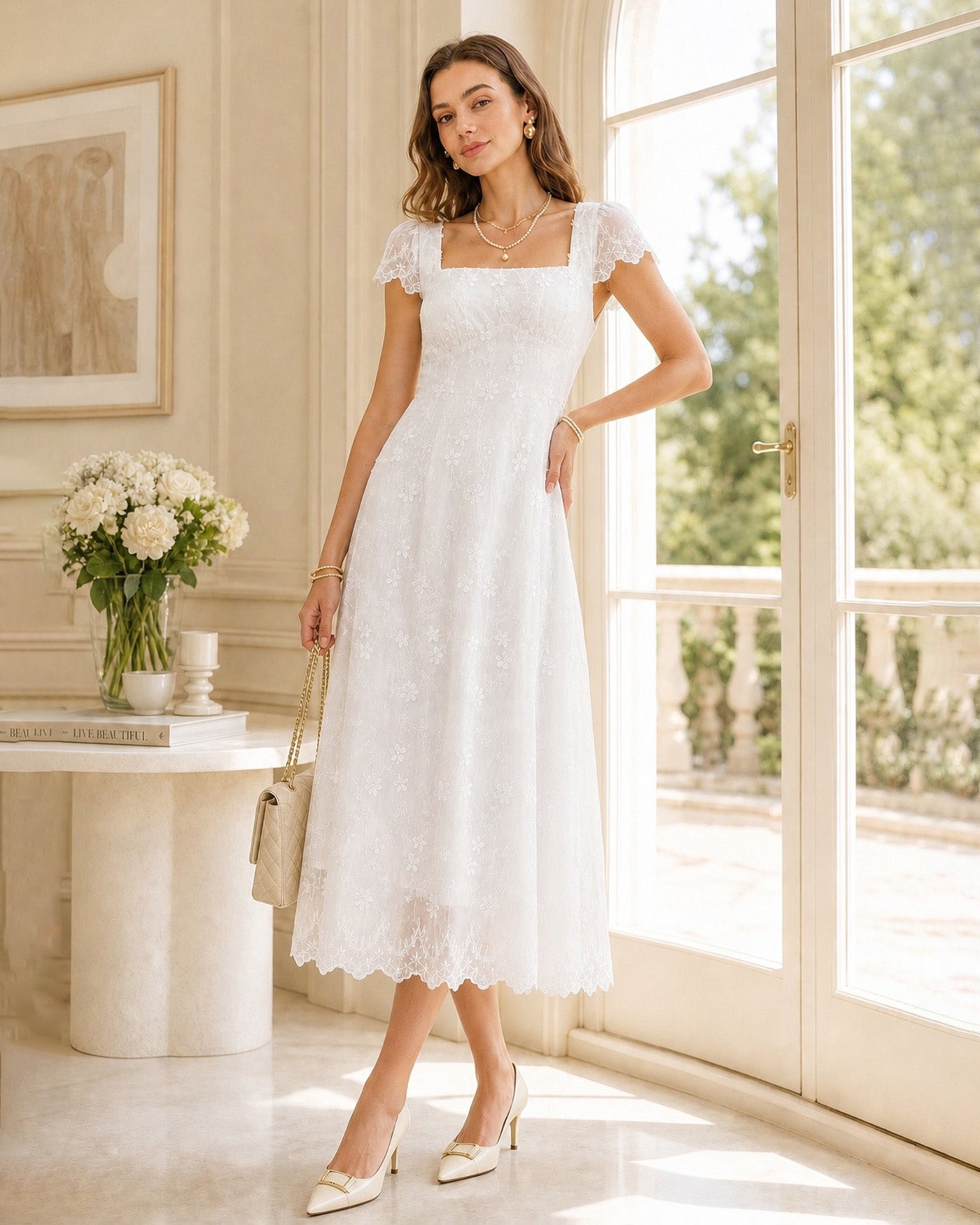 Vestido midi branco com decote quadrado e bordado