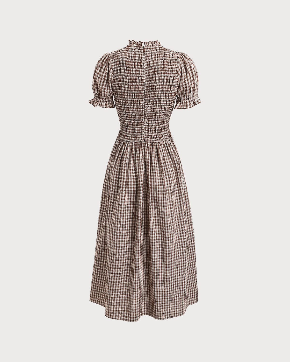 Vestido midi xadrez café com corpo franzido e mangas bufantes