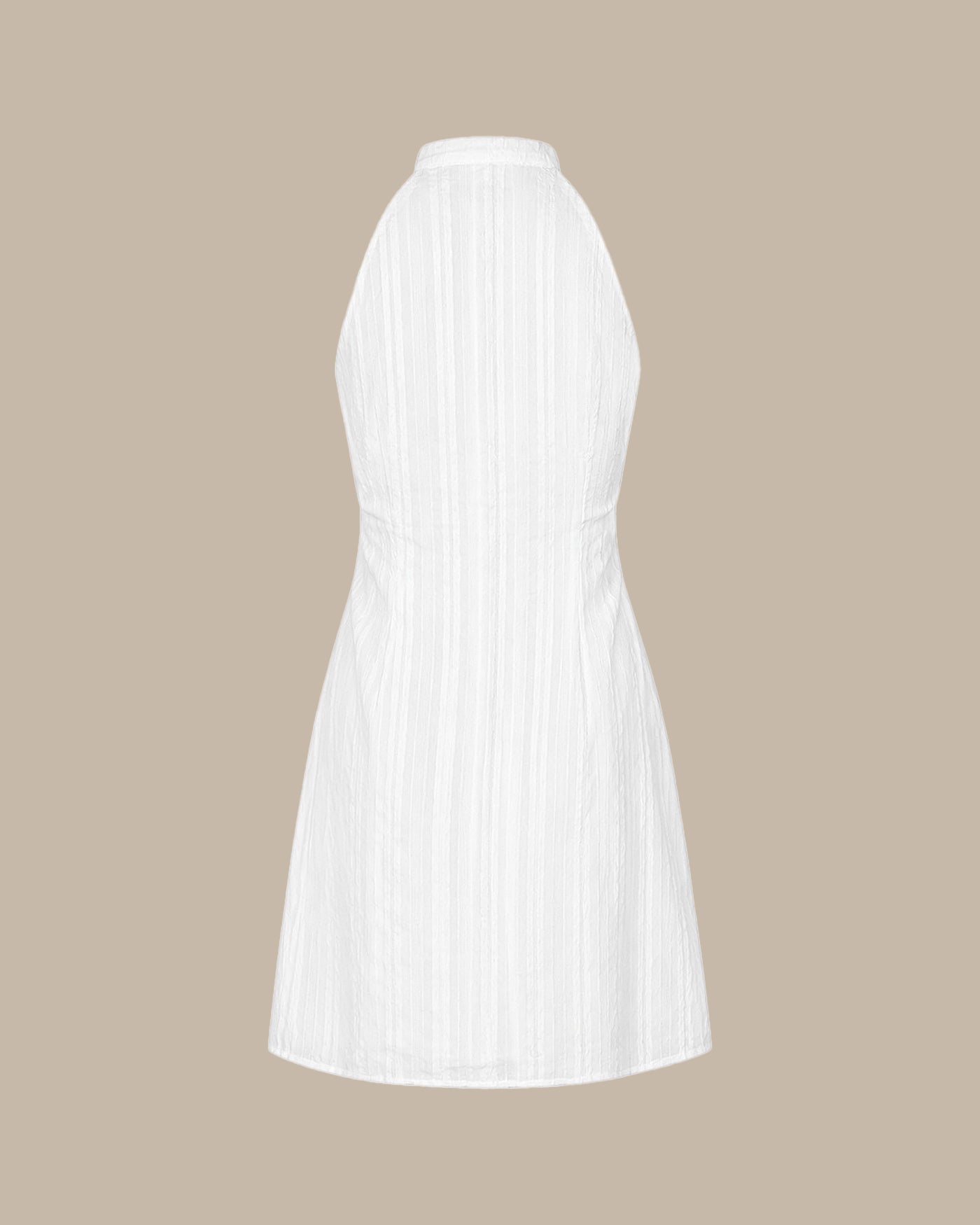 Minivestido branco com gola mandarim e recortes