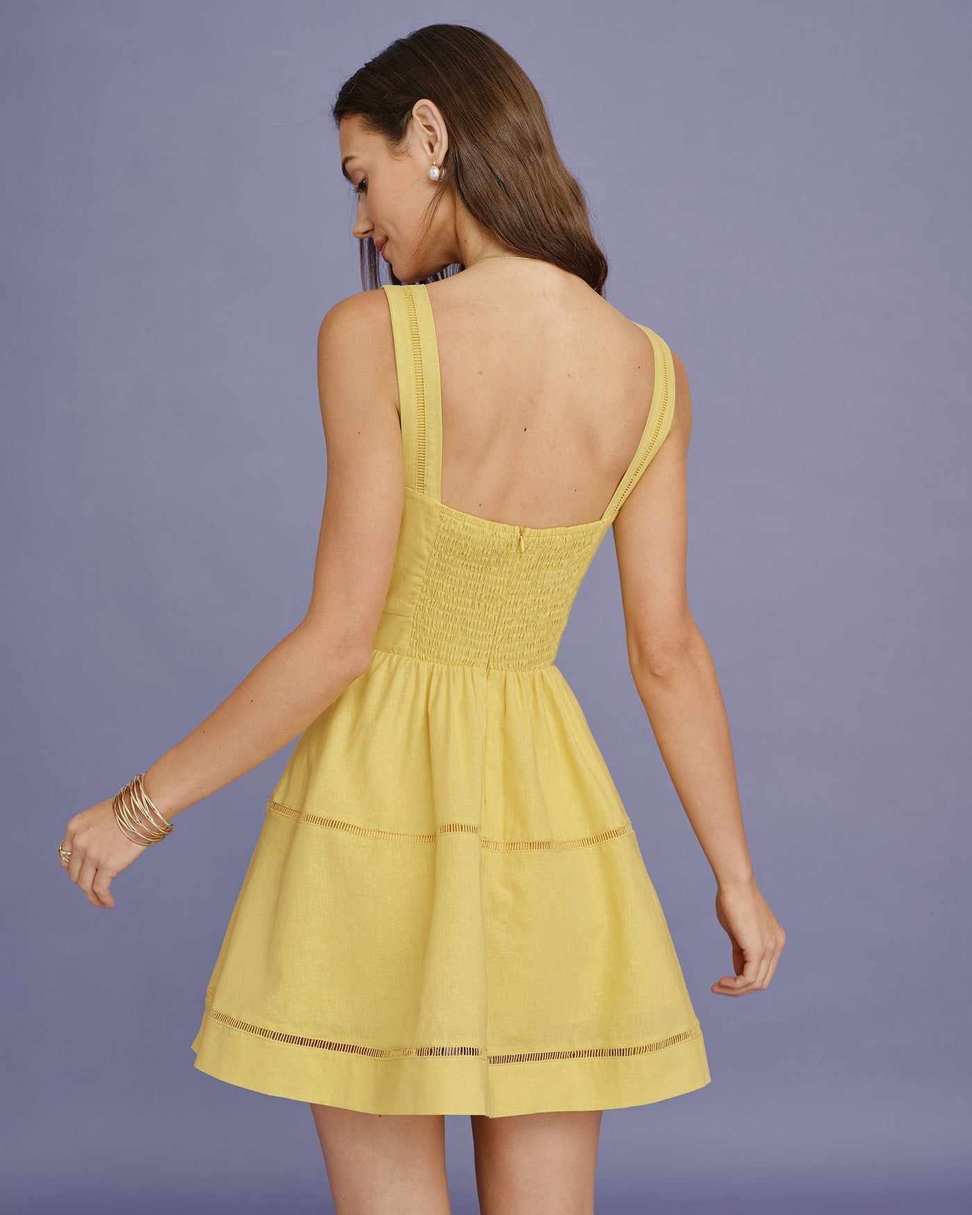 Minivestido Amarelo com Decote Quadrado e Franzido Elástico