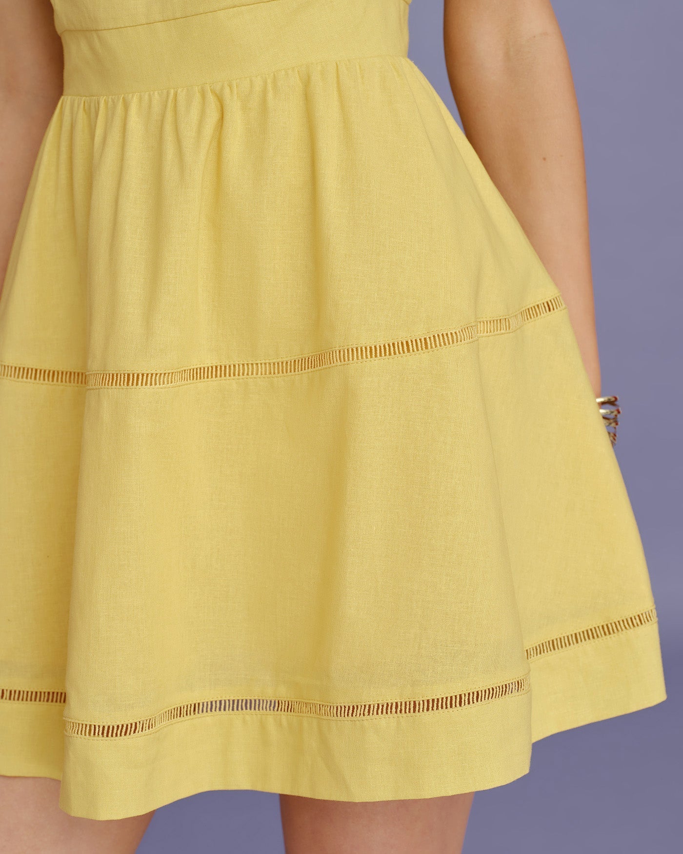 Minivestido Amarelo com Decote Quadrado e Franzido Elástico