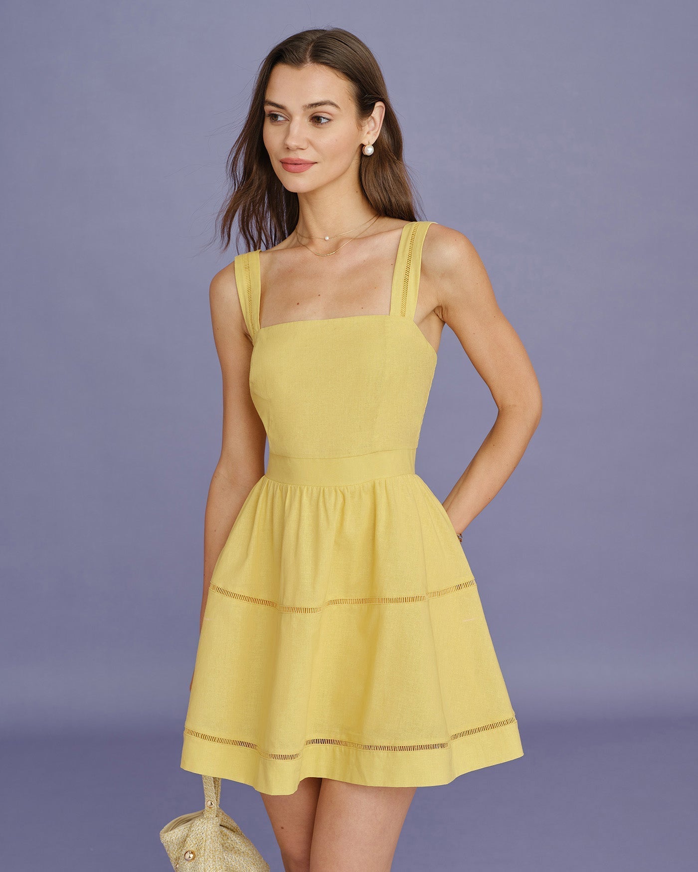 Minivestido Amarelo com Decote Quadrado e Franzido Elástico