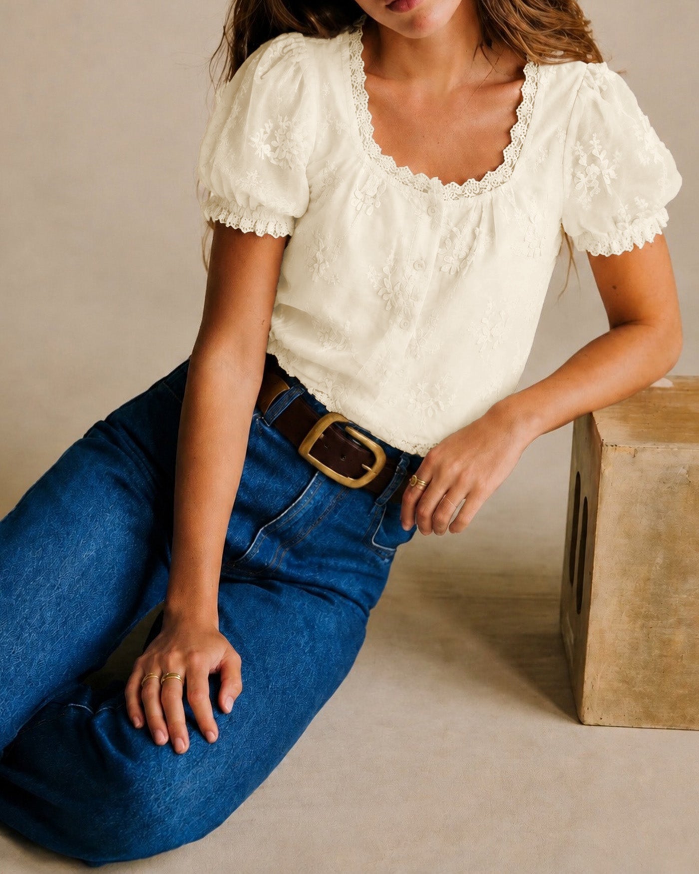 Blusa com decote quadrado, renda e estampa floral — Damasco