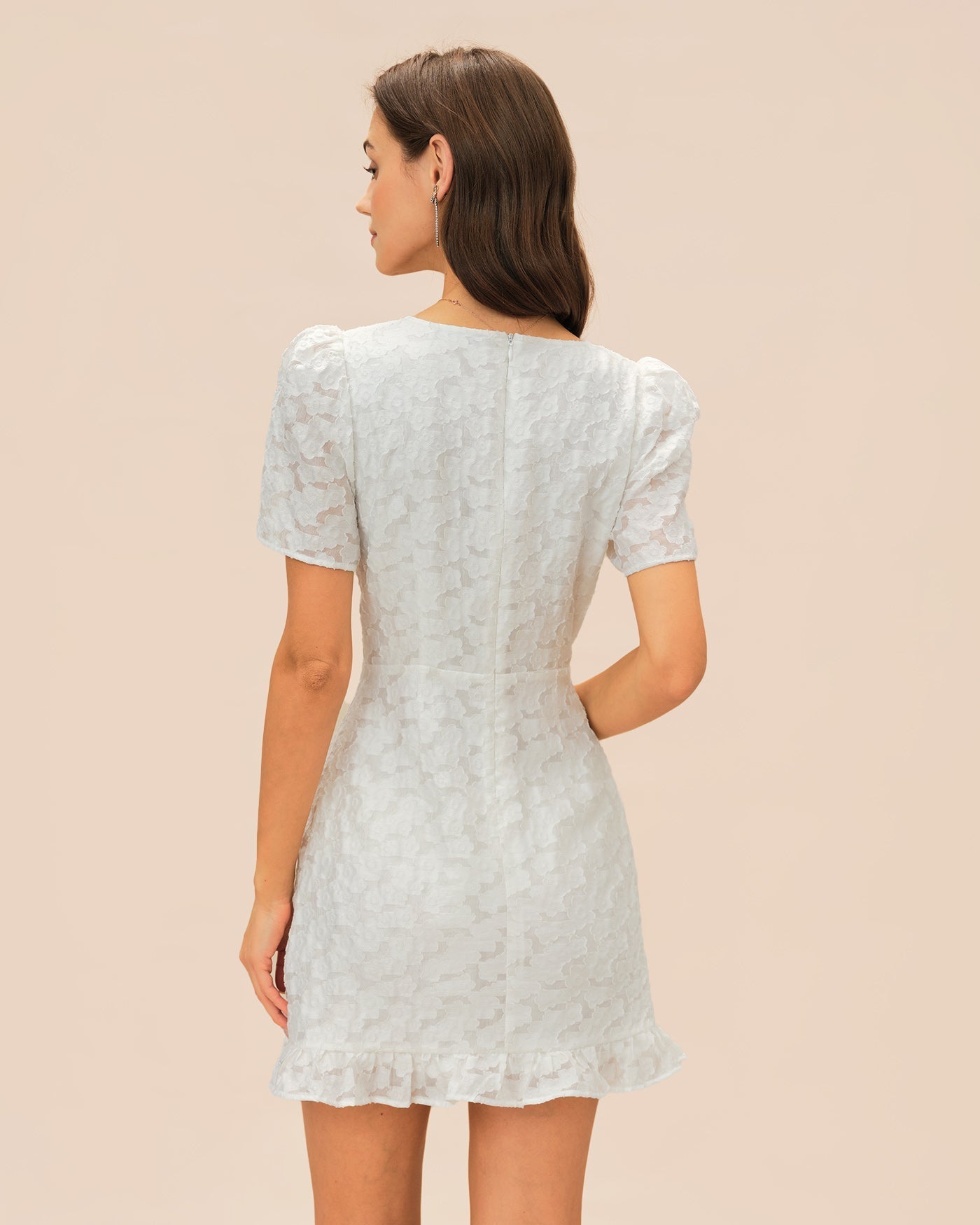 Mini vestido jacquard branco com decote em V
