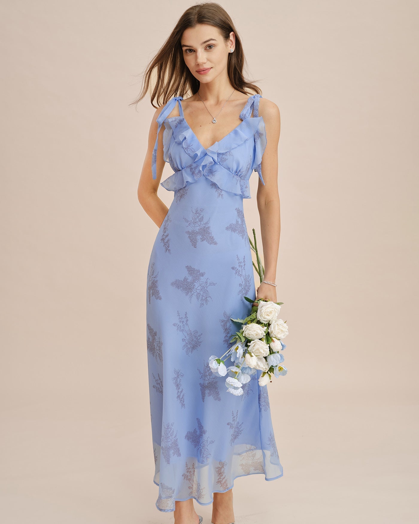 Vestido longo floral azul com babados e alças de amarrar